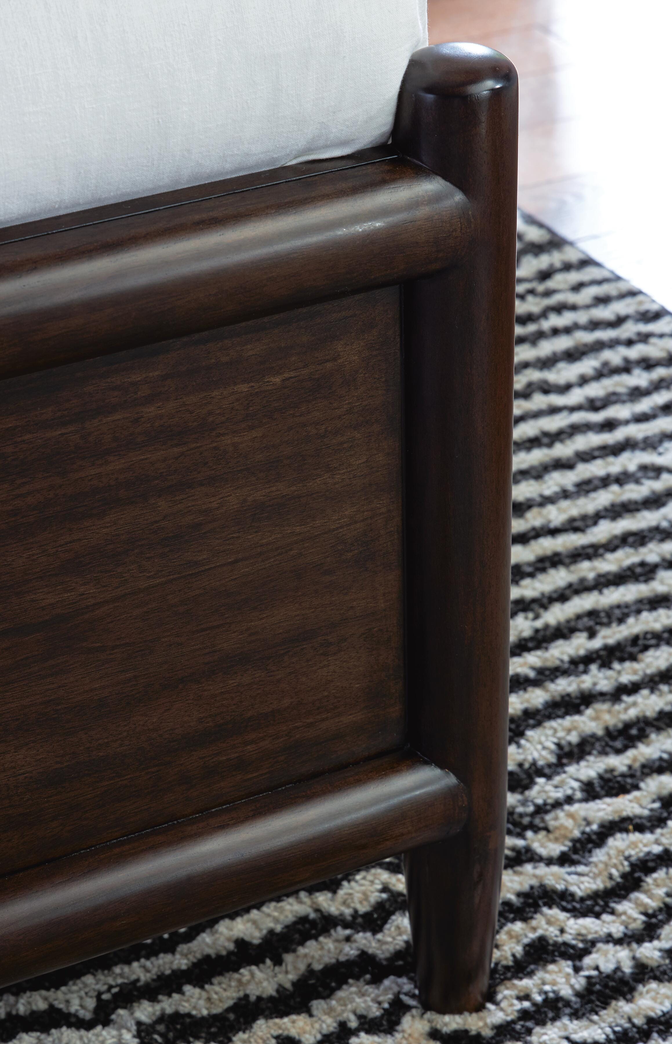 Dantenton Panel Bed