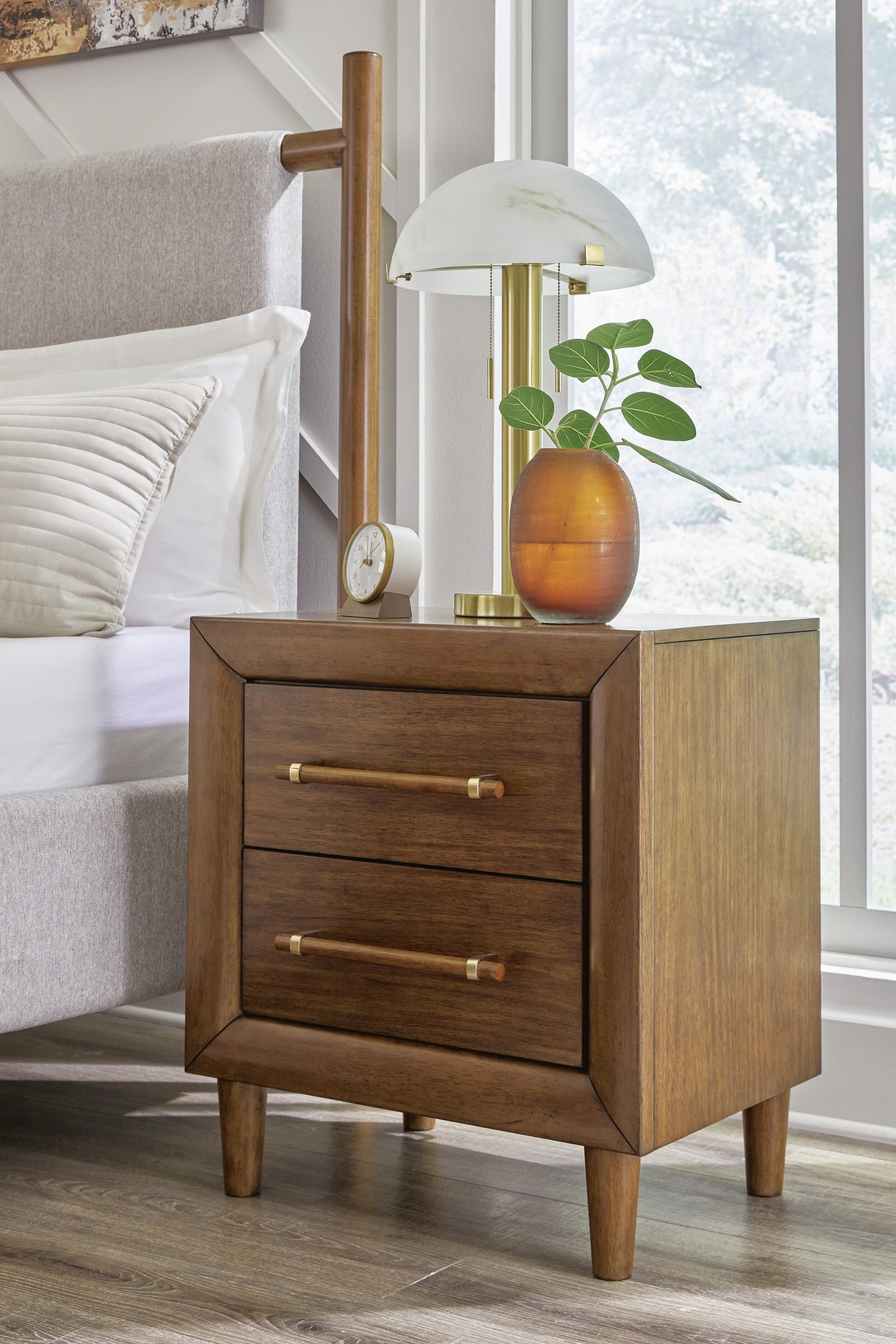Lyncott Upholstered Bed with Dresser and 2 Nightstands