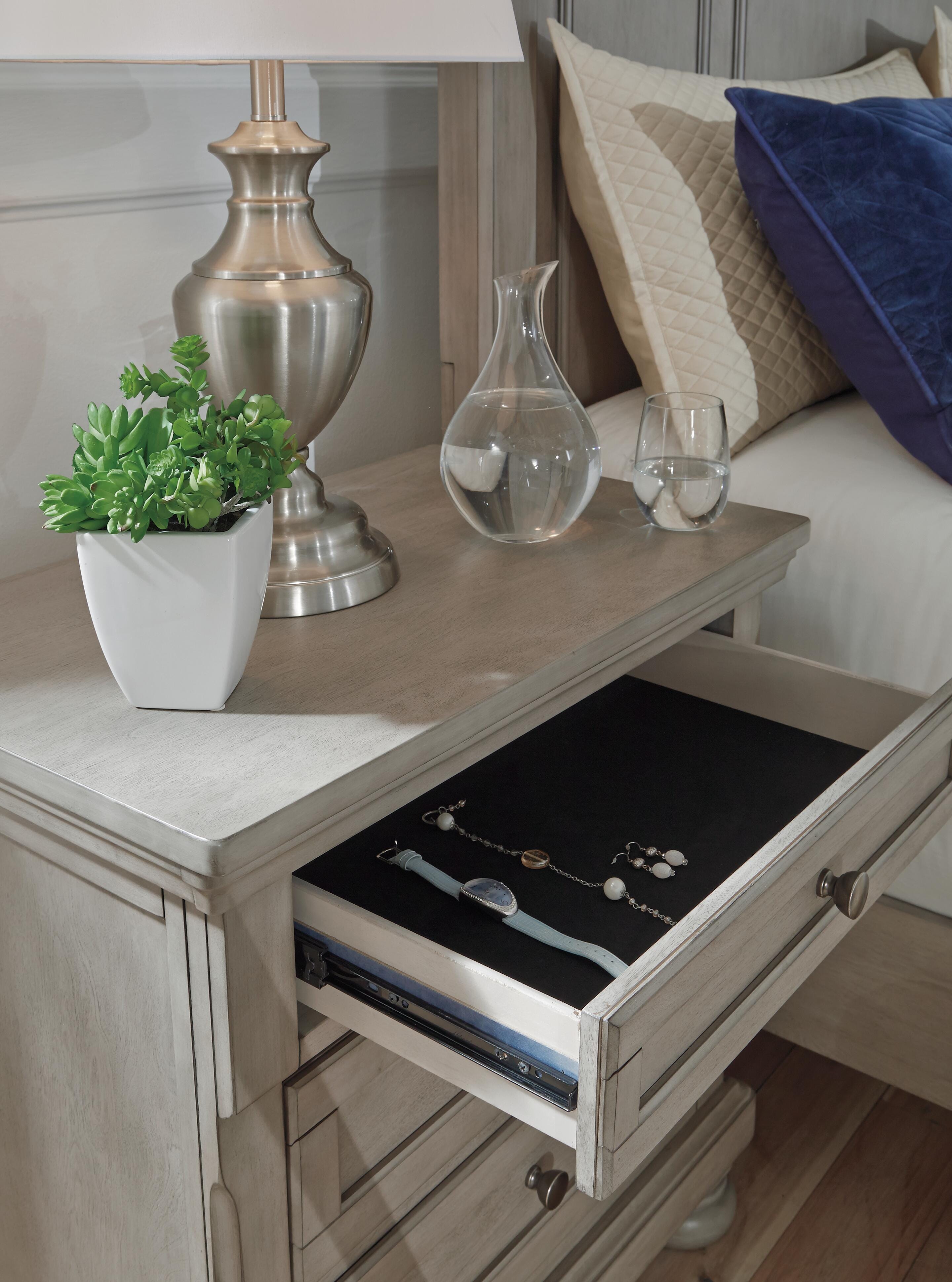 Lettner Panel Bed with Dresser, Mirror and Nightstand