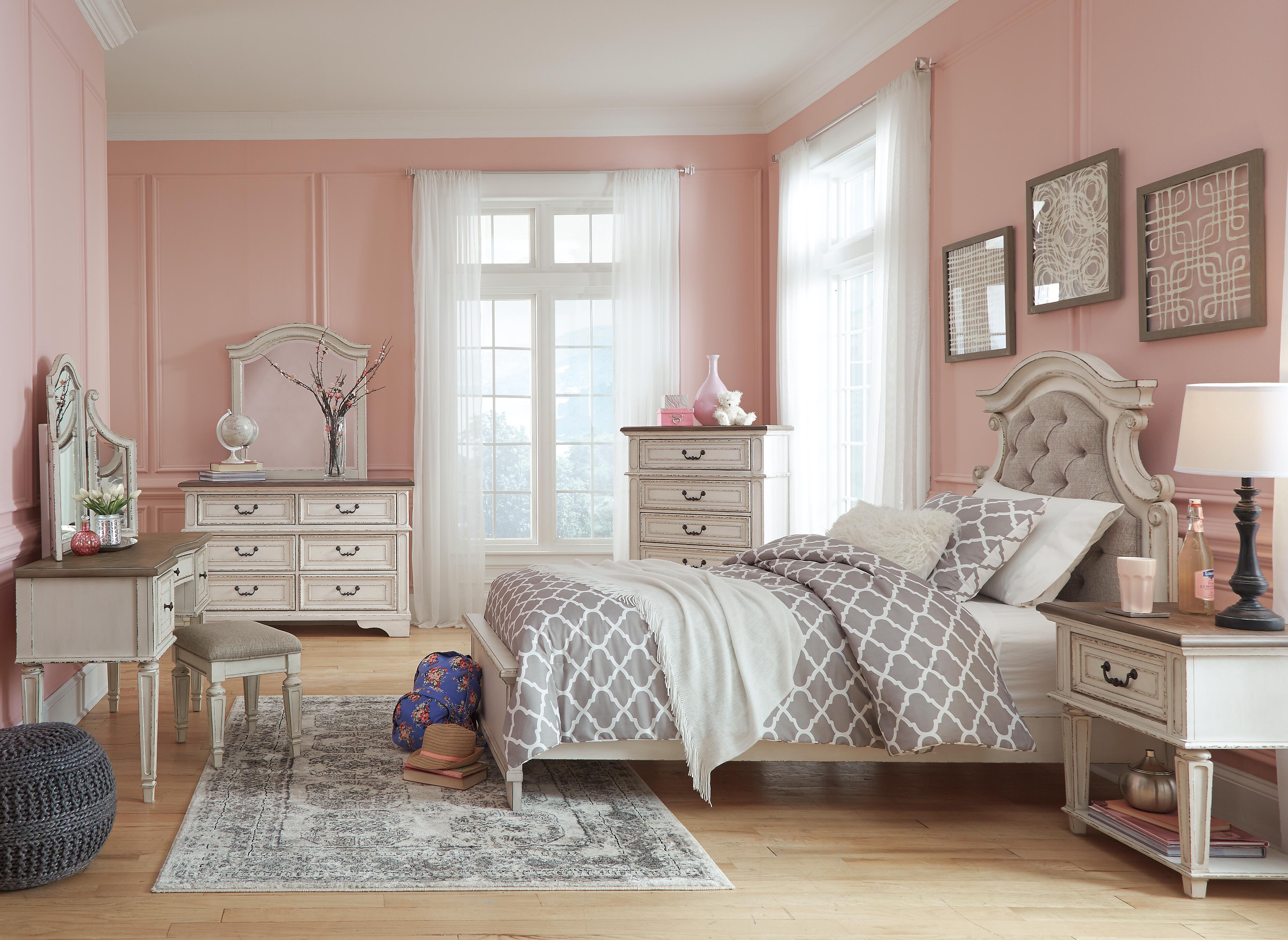 Realyn Upholstered Panel Bed