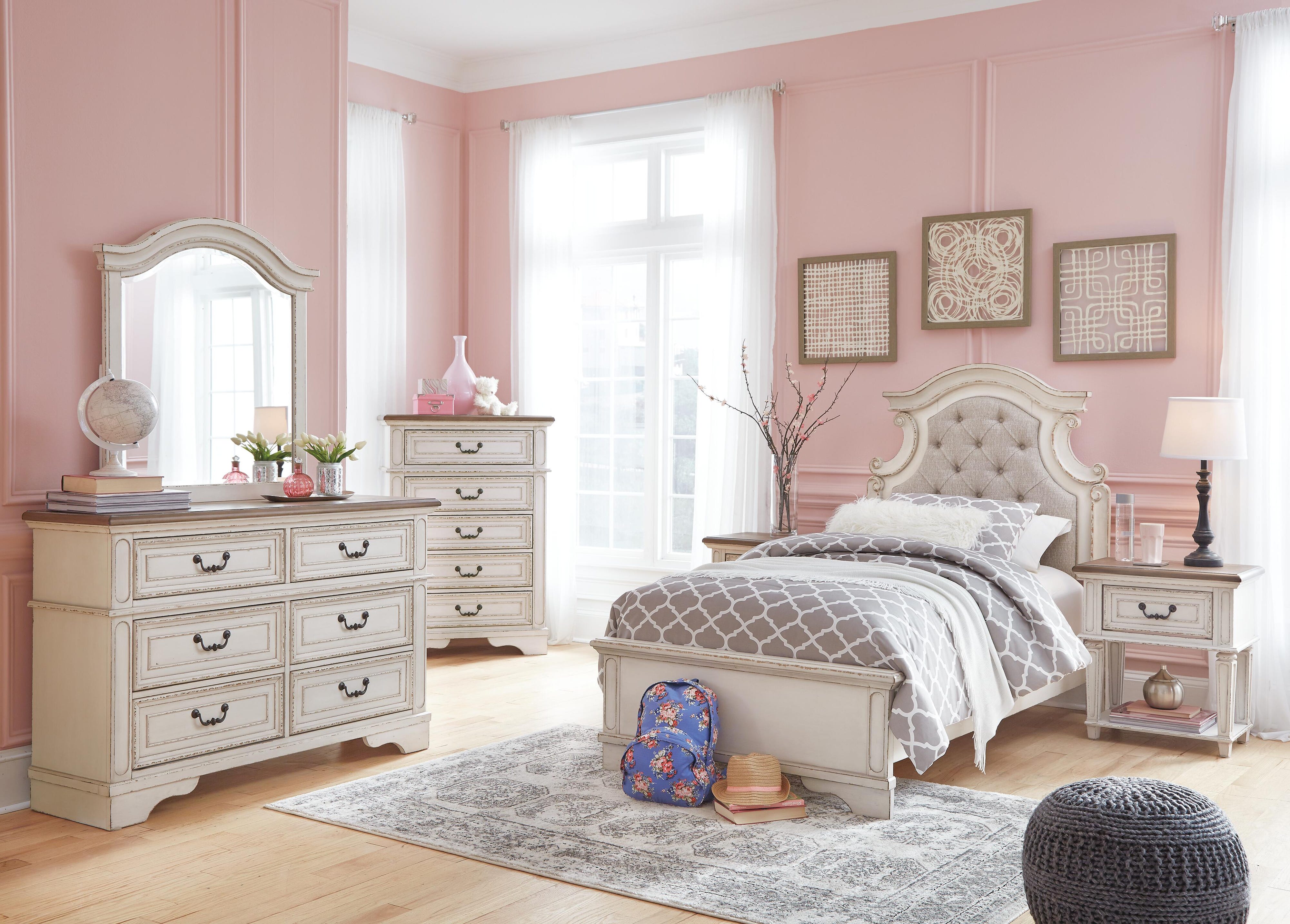 Realyn Panel Bed with Mirrored Dresser, Chest and 2 Nightstands