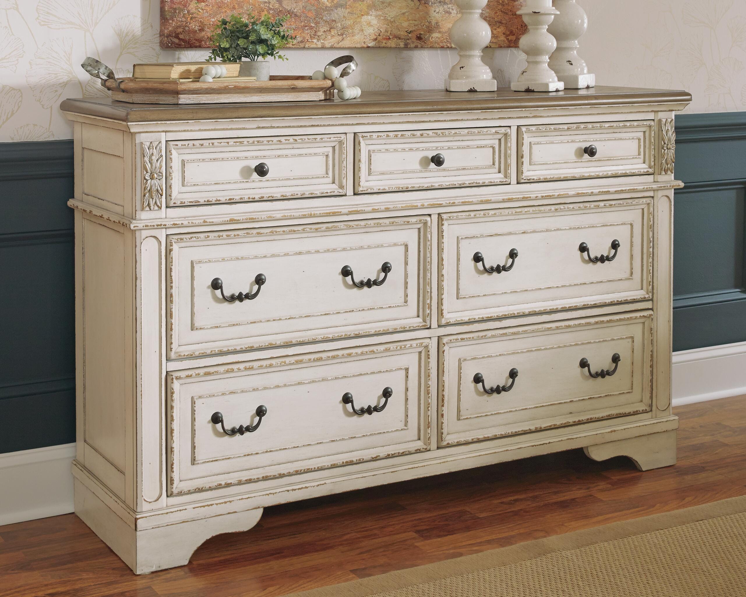 Realyn Bed, Dresser and 2 Nightstands