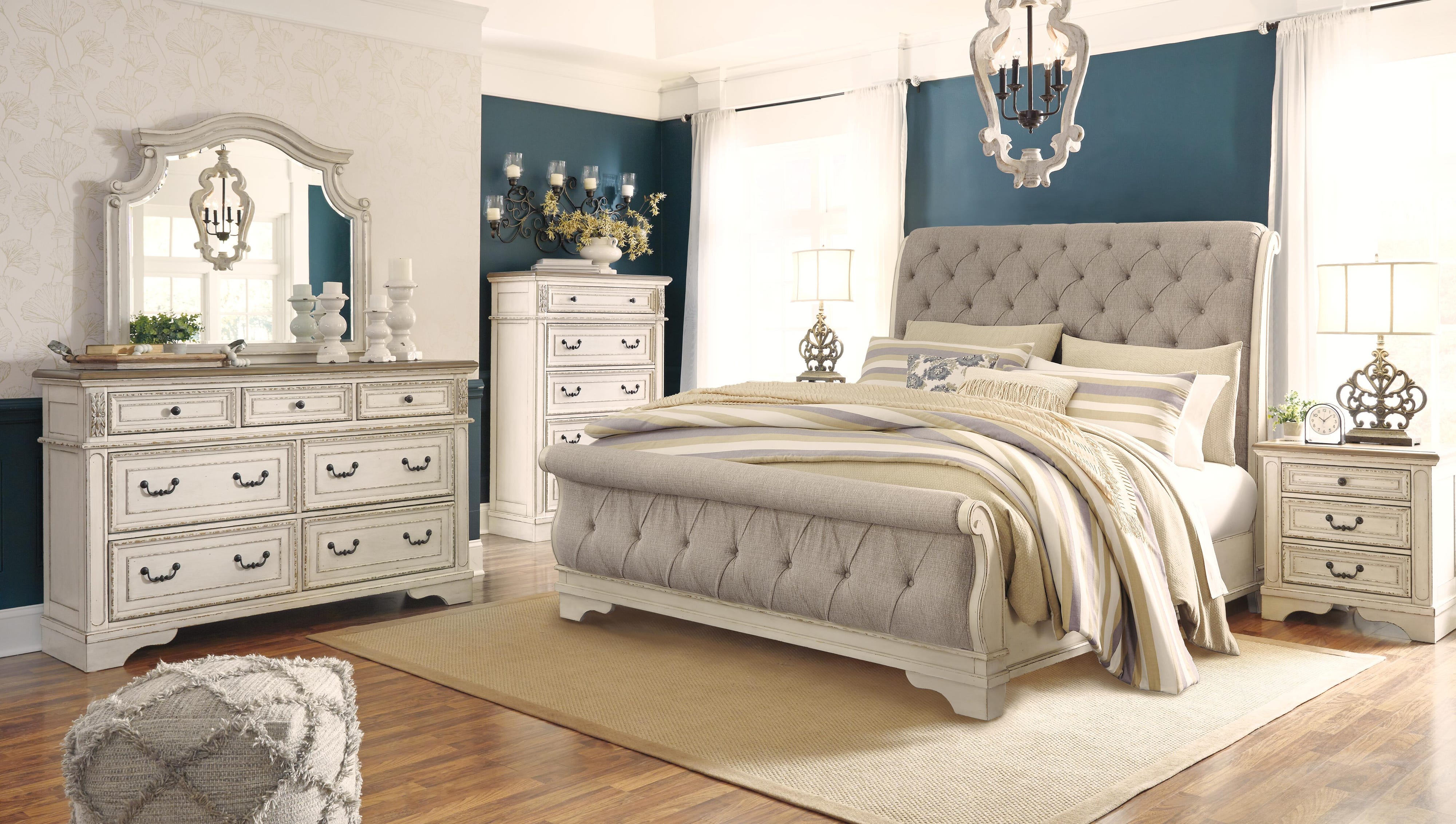 Realyn Sleigh Bed with Mirrored Dresser, Chest and 2 Nightstands