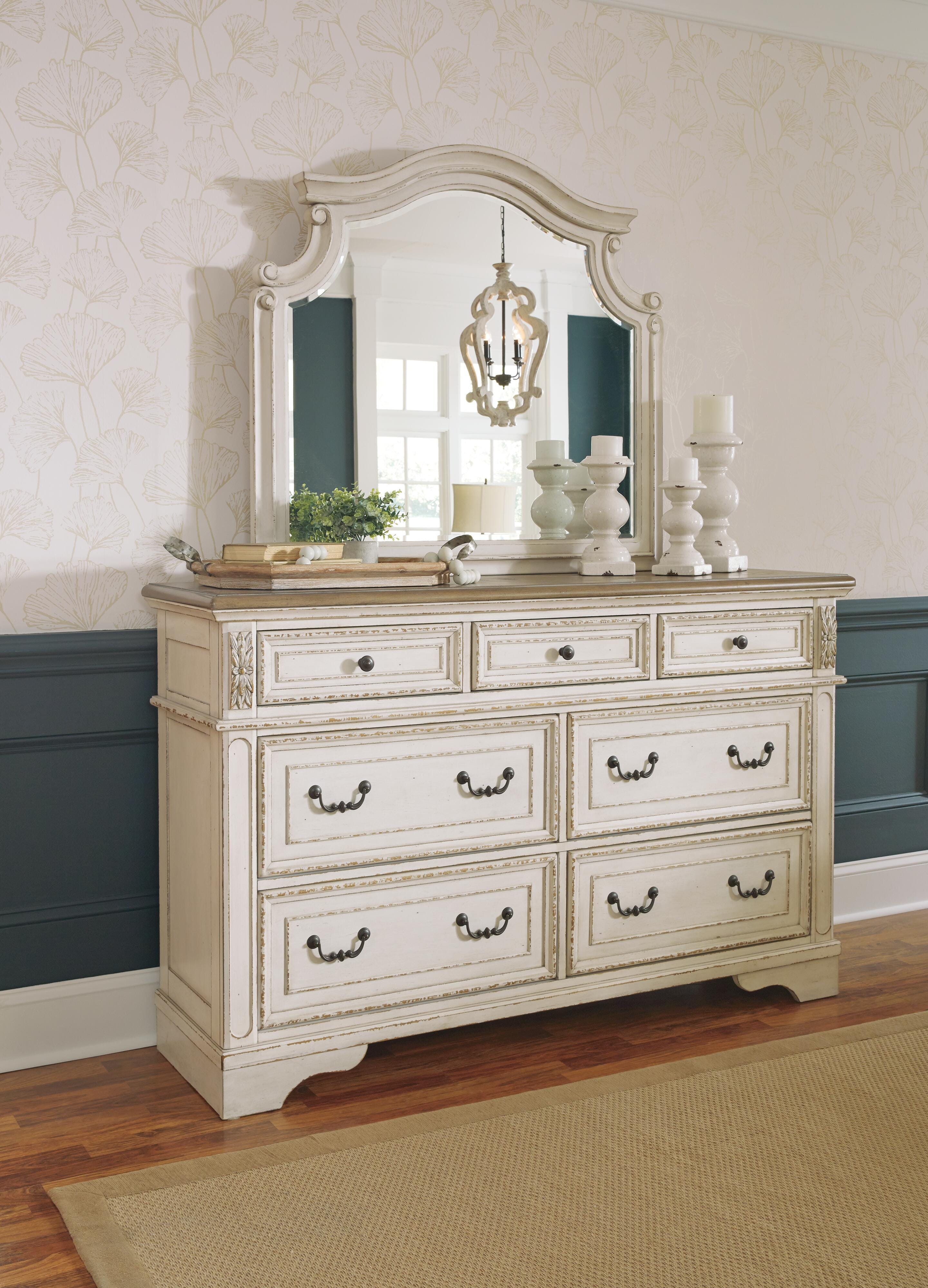 Realyn Sleigh Bed with Mirrored Dresser and 2 Nightstands