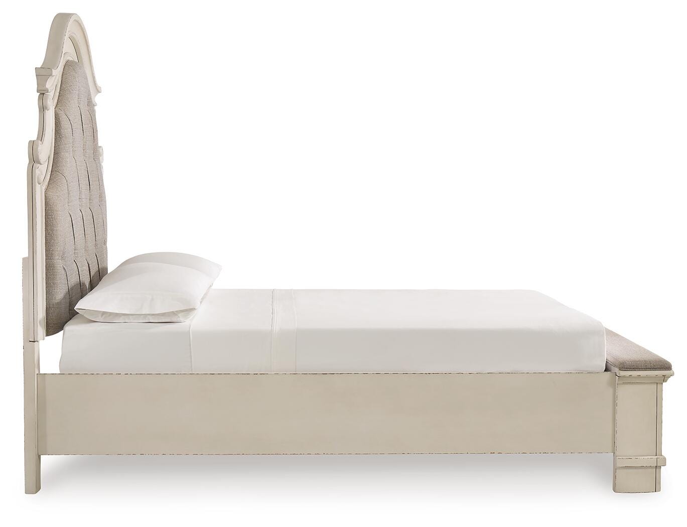Realyn Panel Bed, Dresser, Mirror and 2 Nightstands