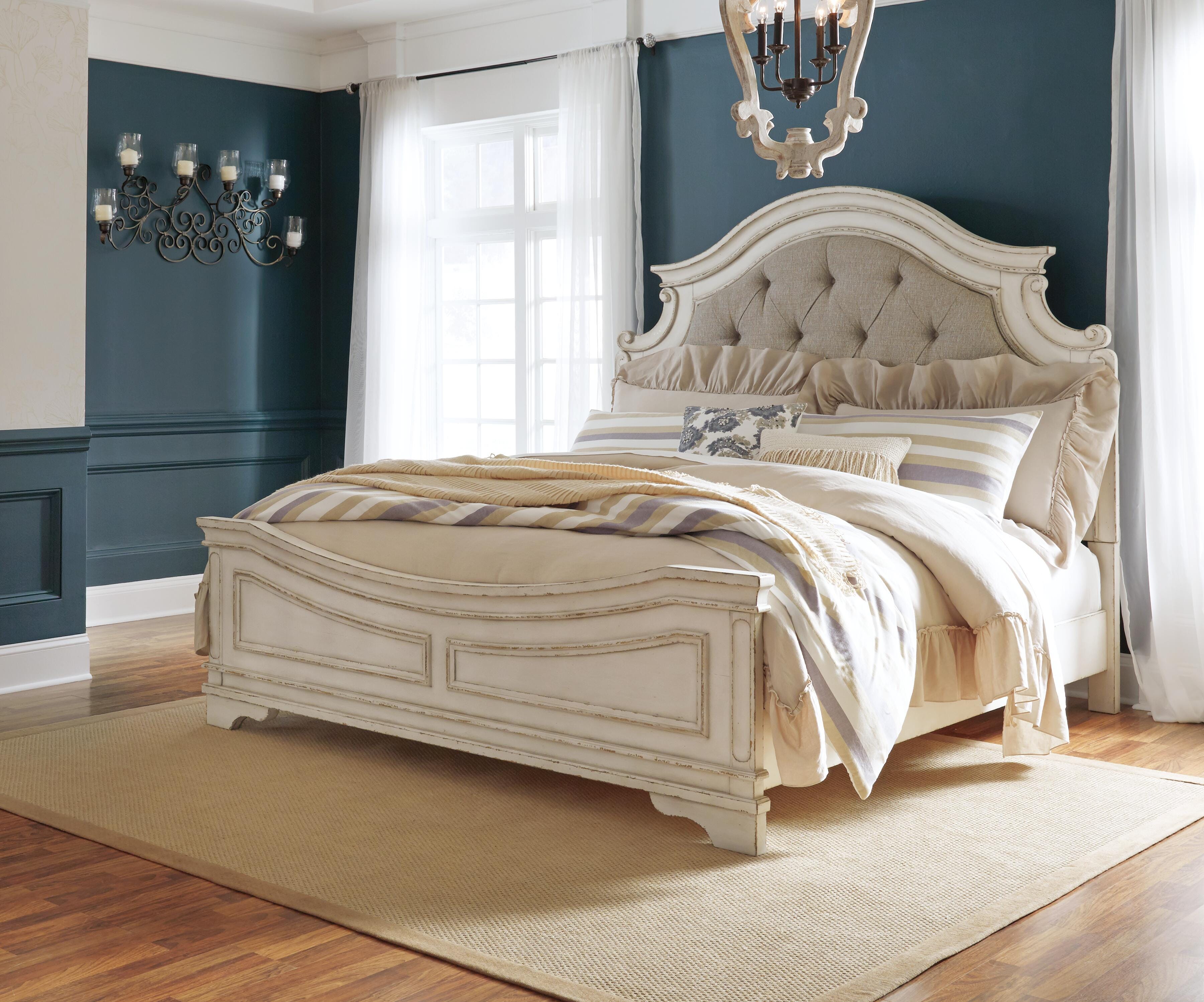Realyn Panel Bed, Dresser, Mirror and 2 Nightstands