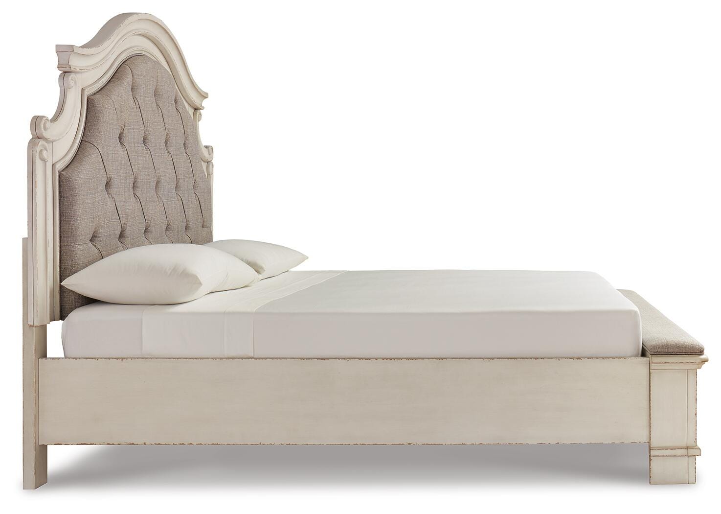 Realyn Panel Bed, Dresser, Mirror and 2 Nightstands