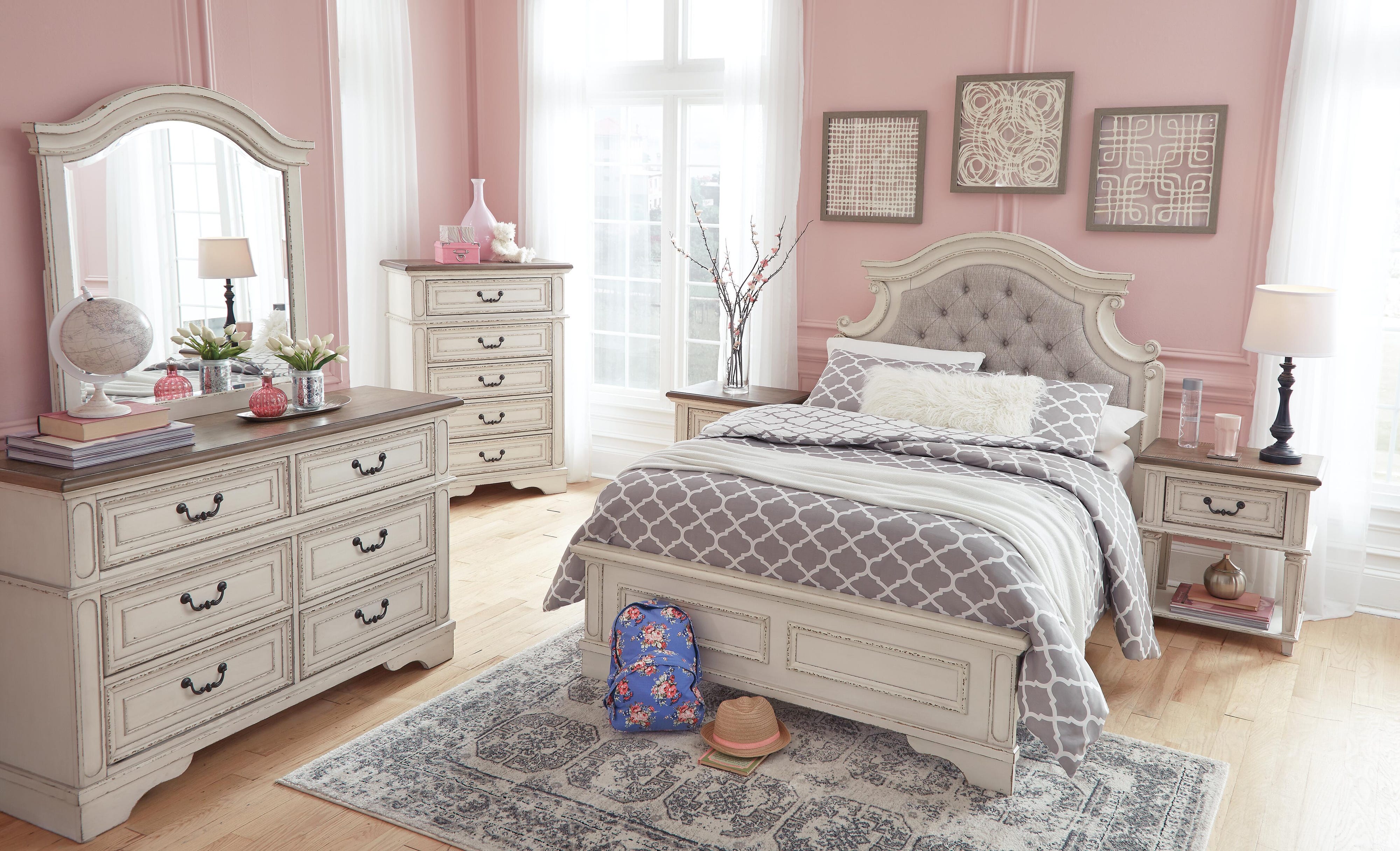 Realyn Panel Bed