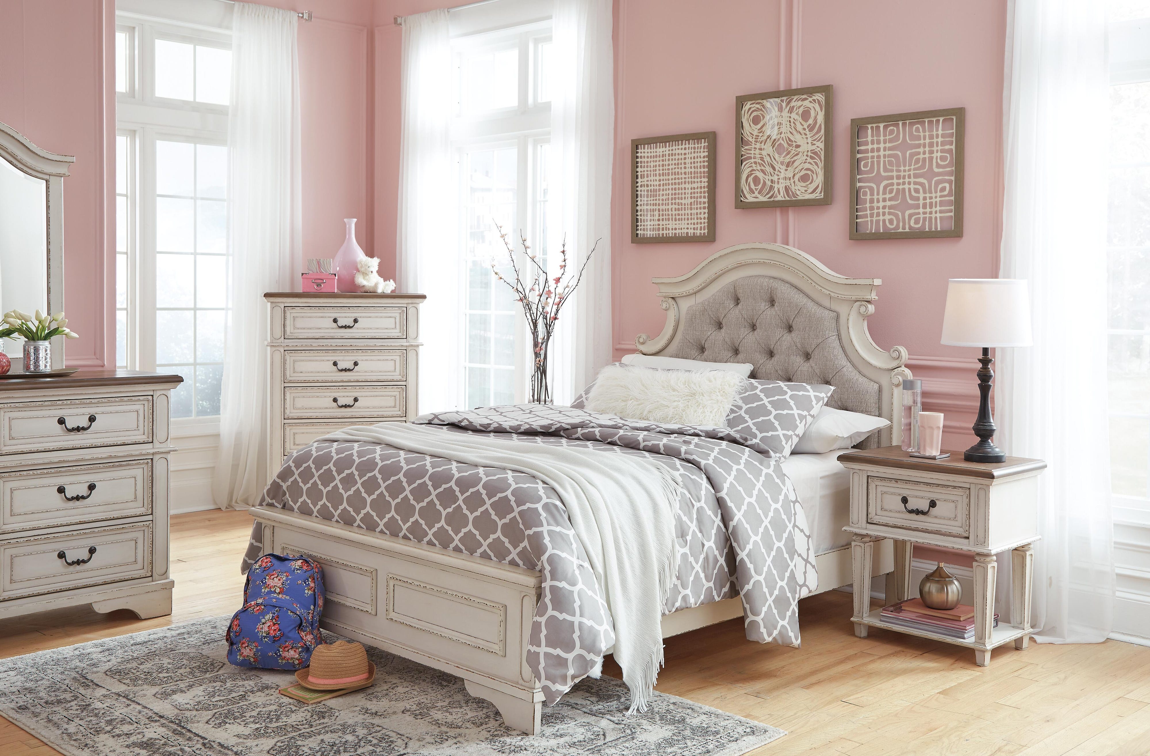 Realyn Panel Bed