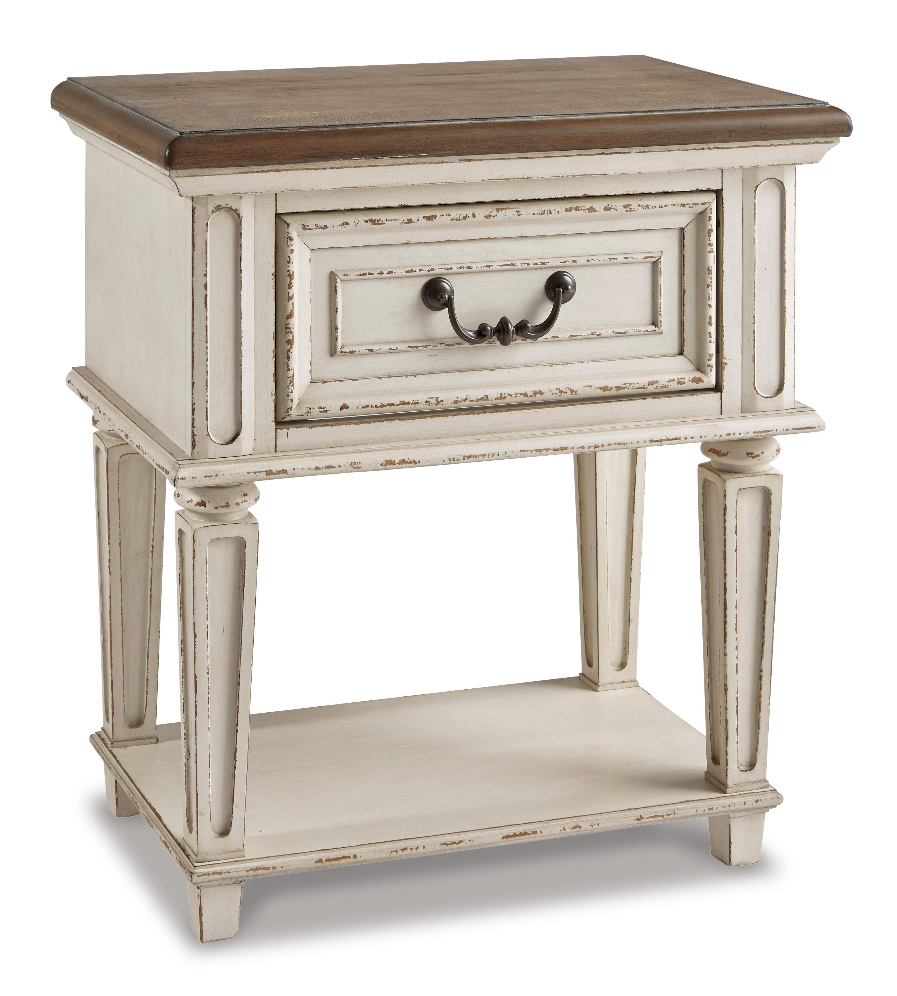 Realyn Panel Bed with Mirrored Dresser, Chest and 2 Nightstands
