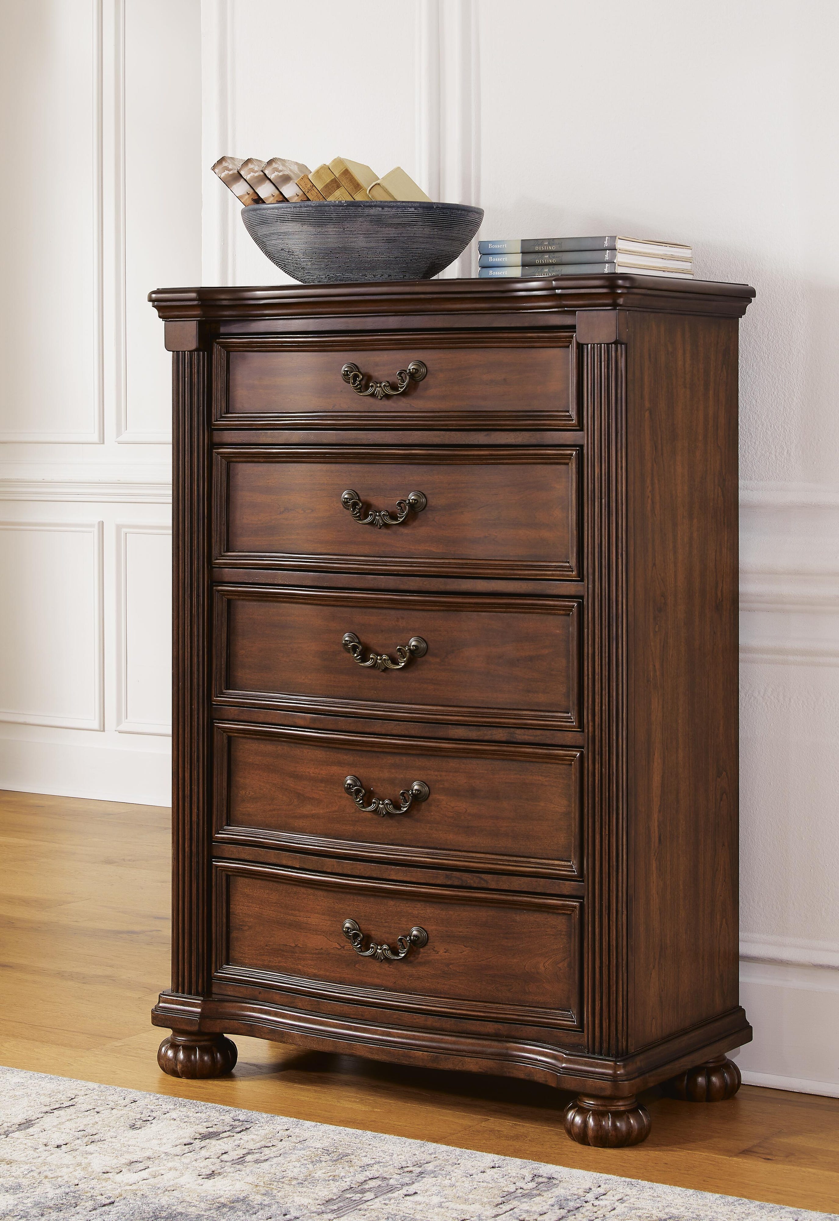 Lavinton Poster Bed, Chest and Nightstand
