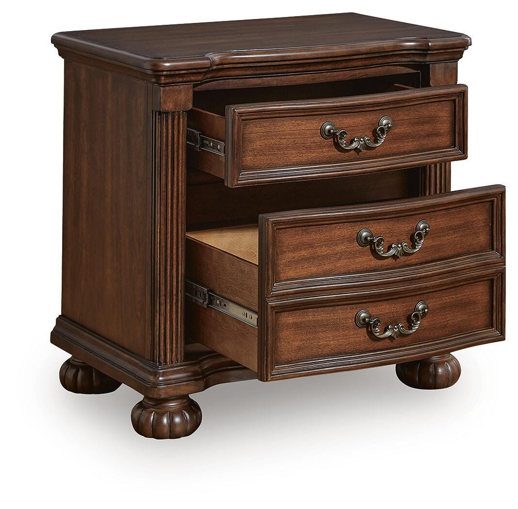 Lavinton Poster Bed, Dresser, Mirror, Chest and 2 Nightstands