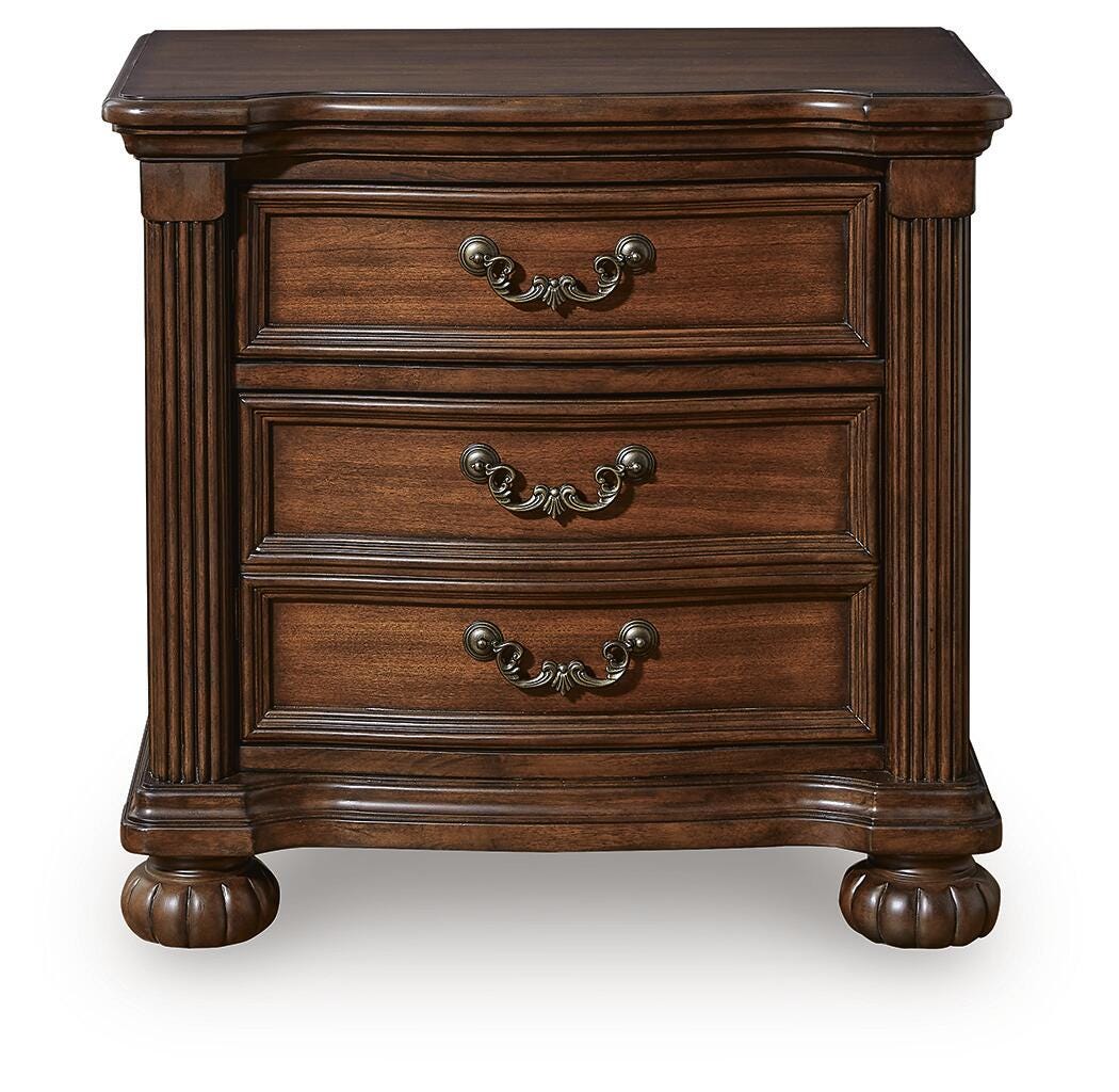 Lavinton Poster Bed and 2 Nightstands