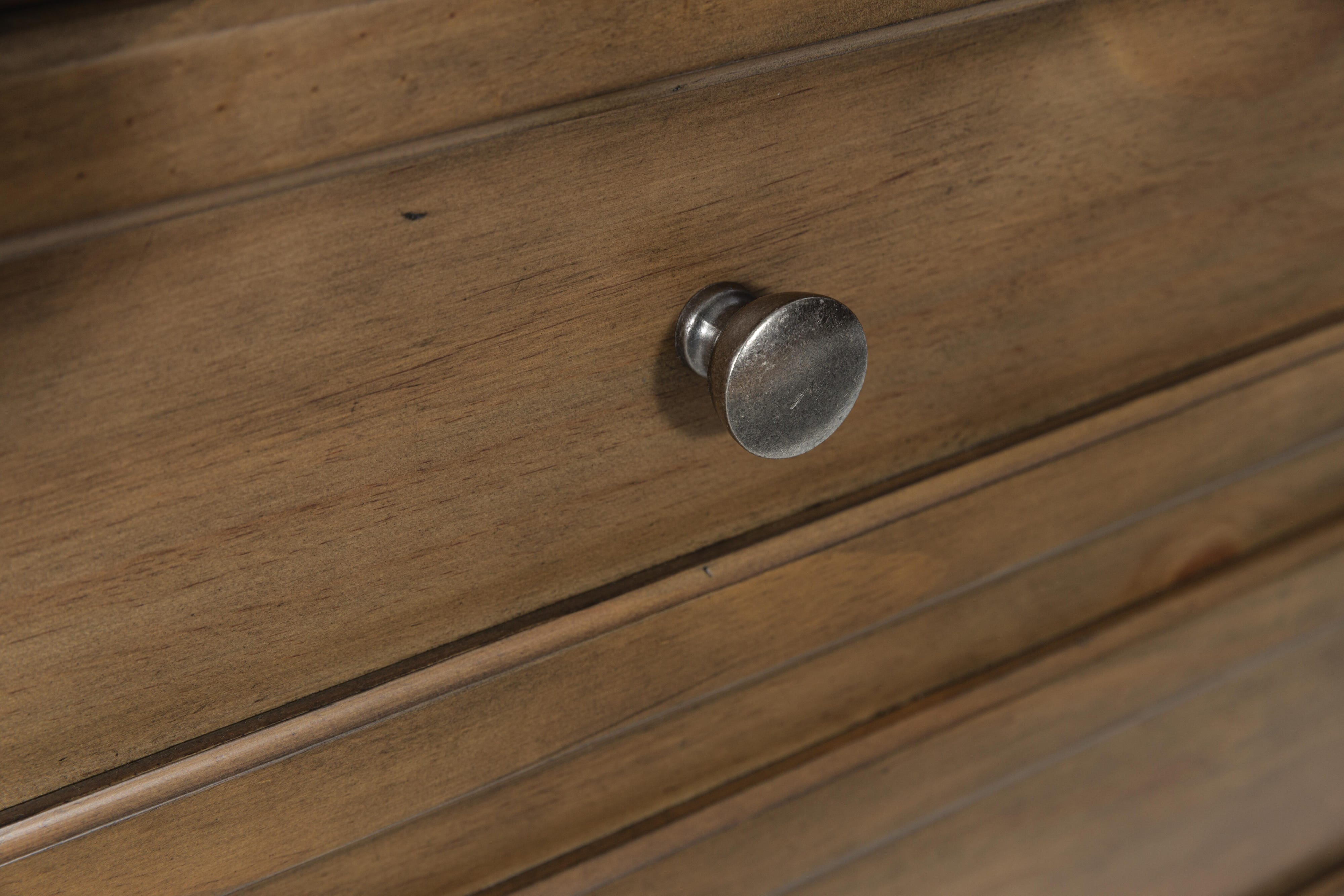 Feddinger Dresser