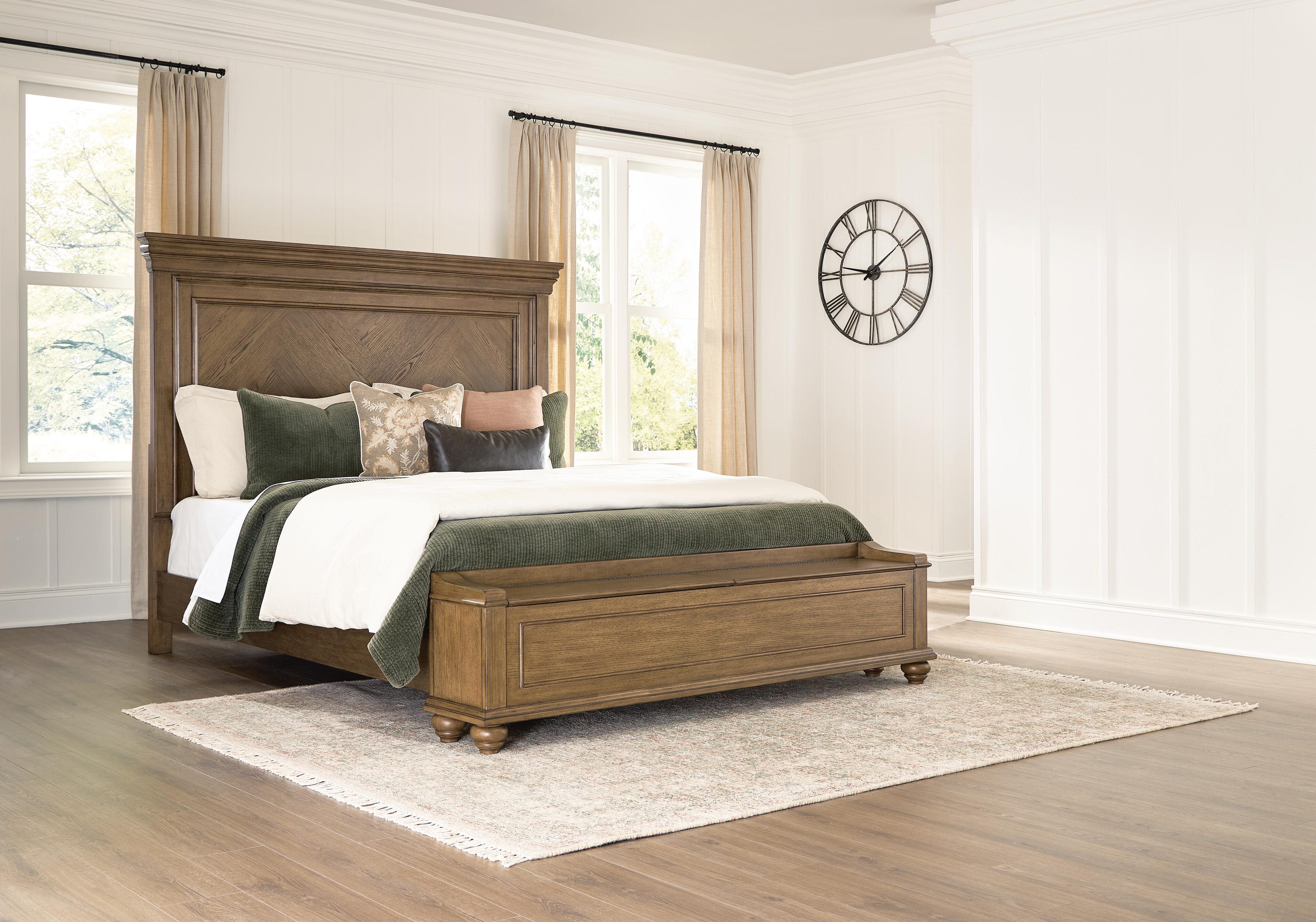 Karallin Panel Storage Bed