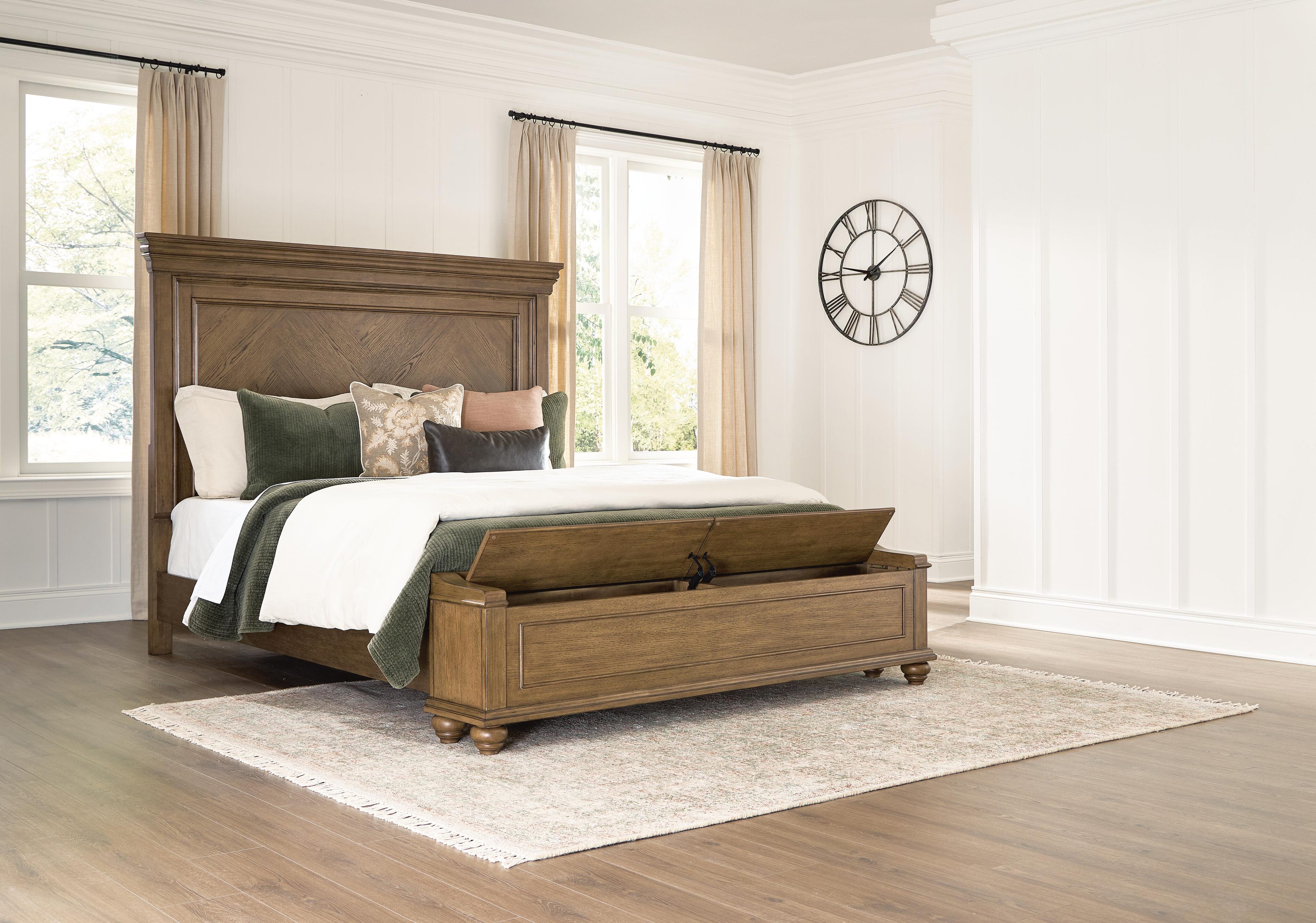 Karallin Panel Storage Bed