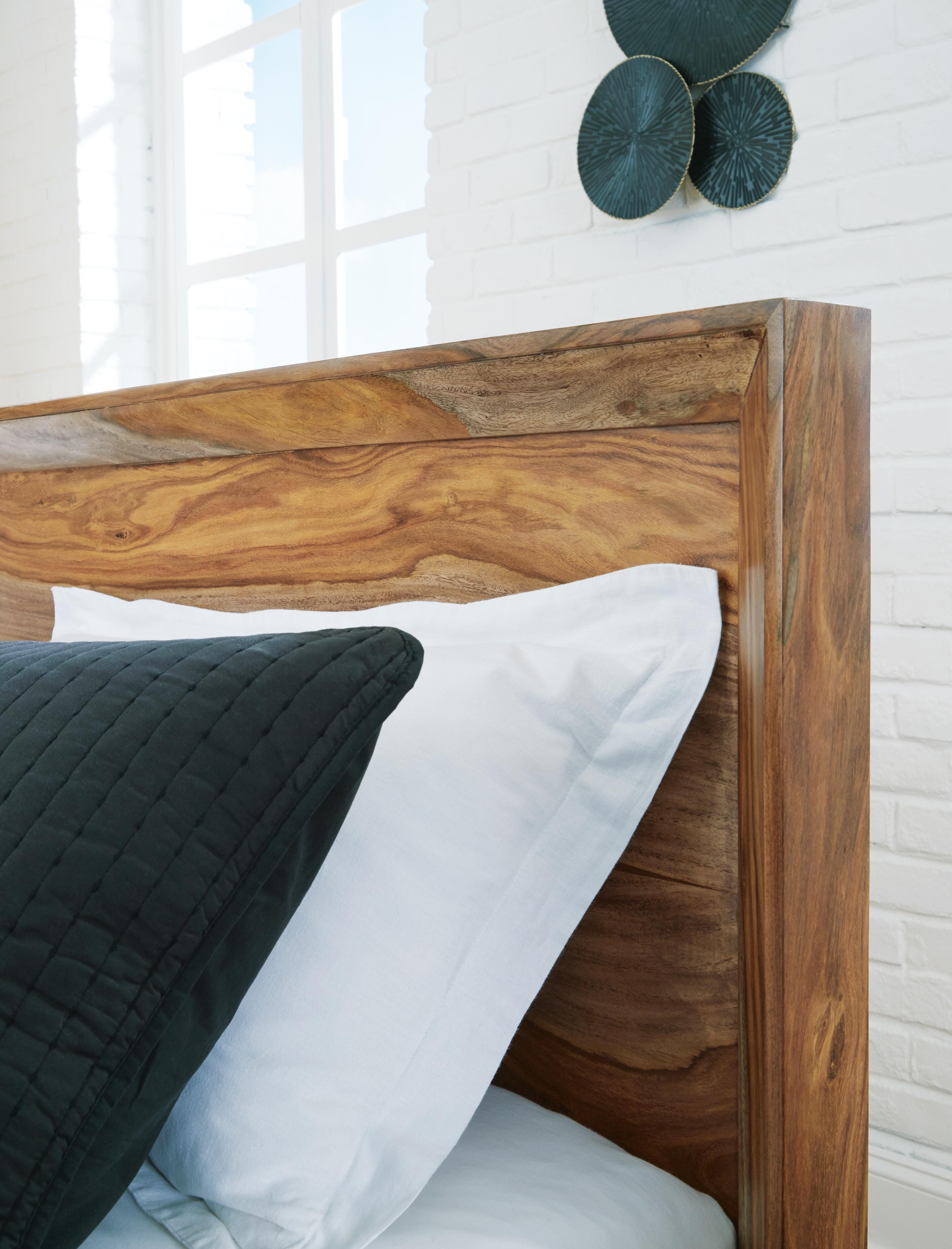 Dressonni Panel Bed