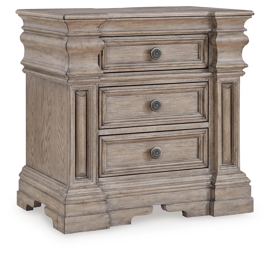Blairhurst Panel Bed with Mirrored Dresser, Chest and 2 Nightstands