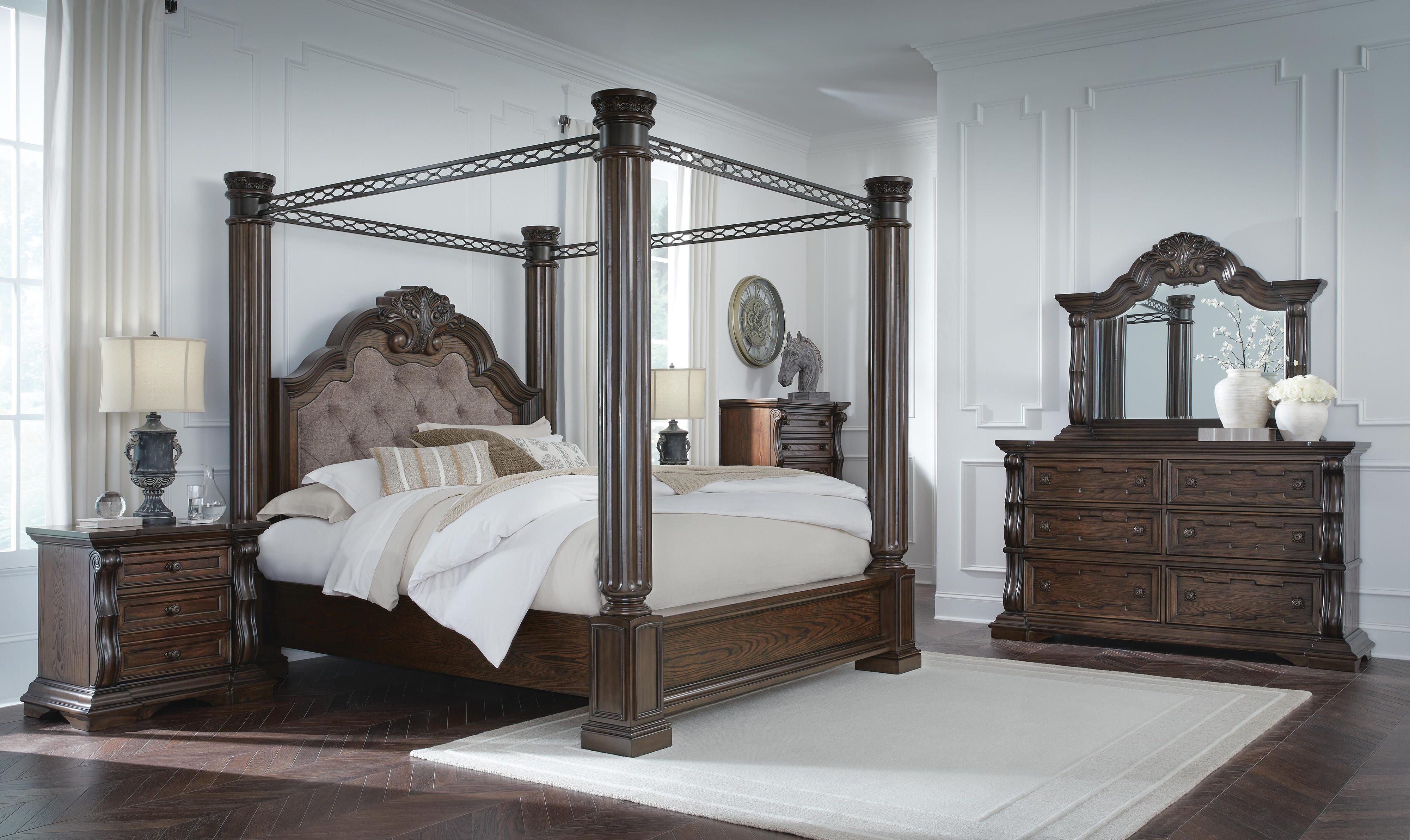 Maylee Canopy Bed