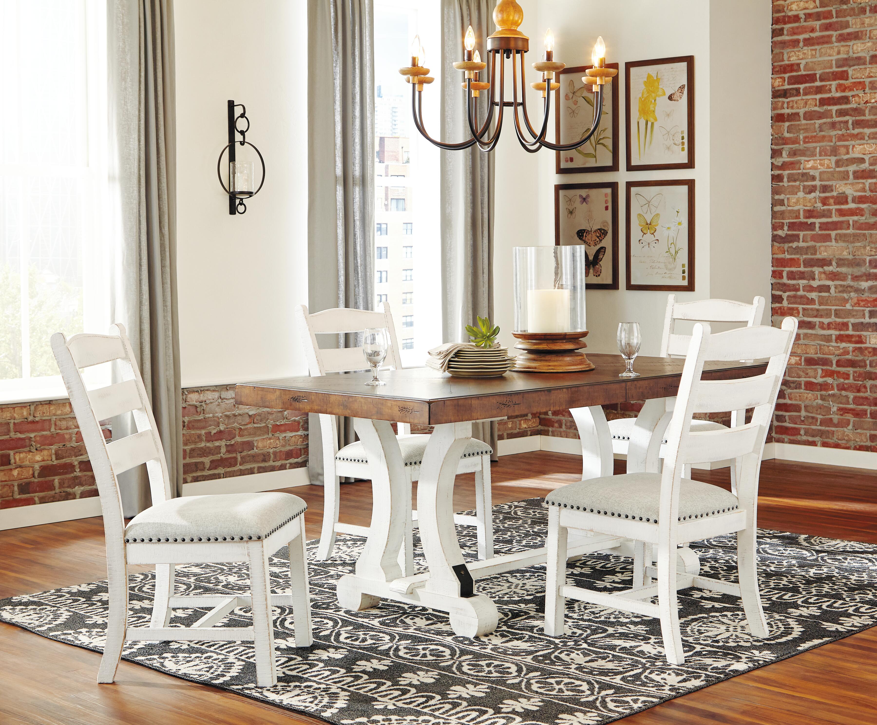 Valebeck Extendable Dining Table and 4 Chairs