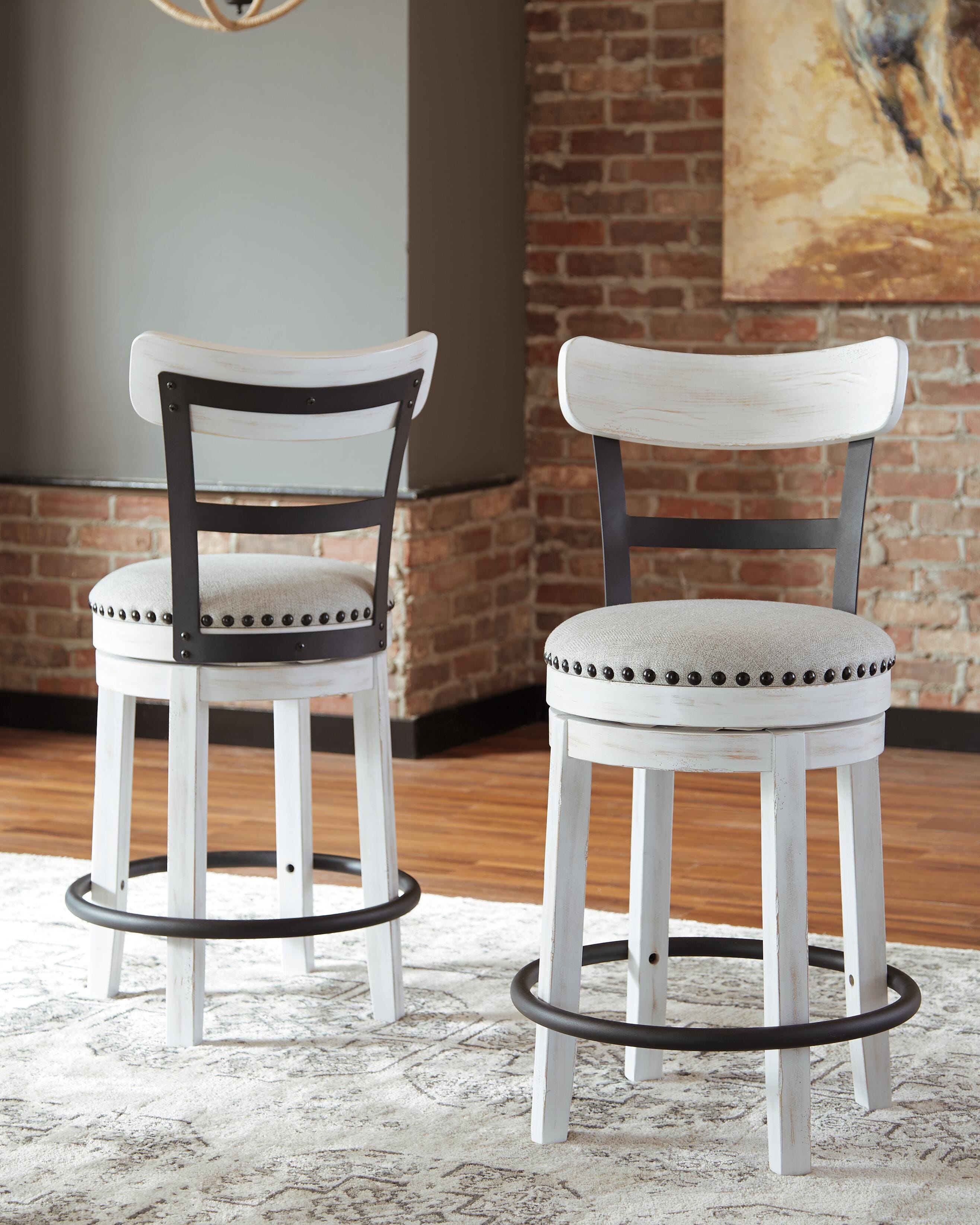 Valebeck Counter Height Dining Table and 4 Barstools Set