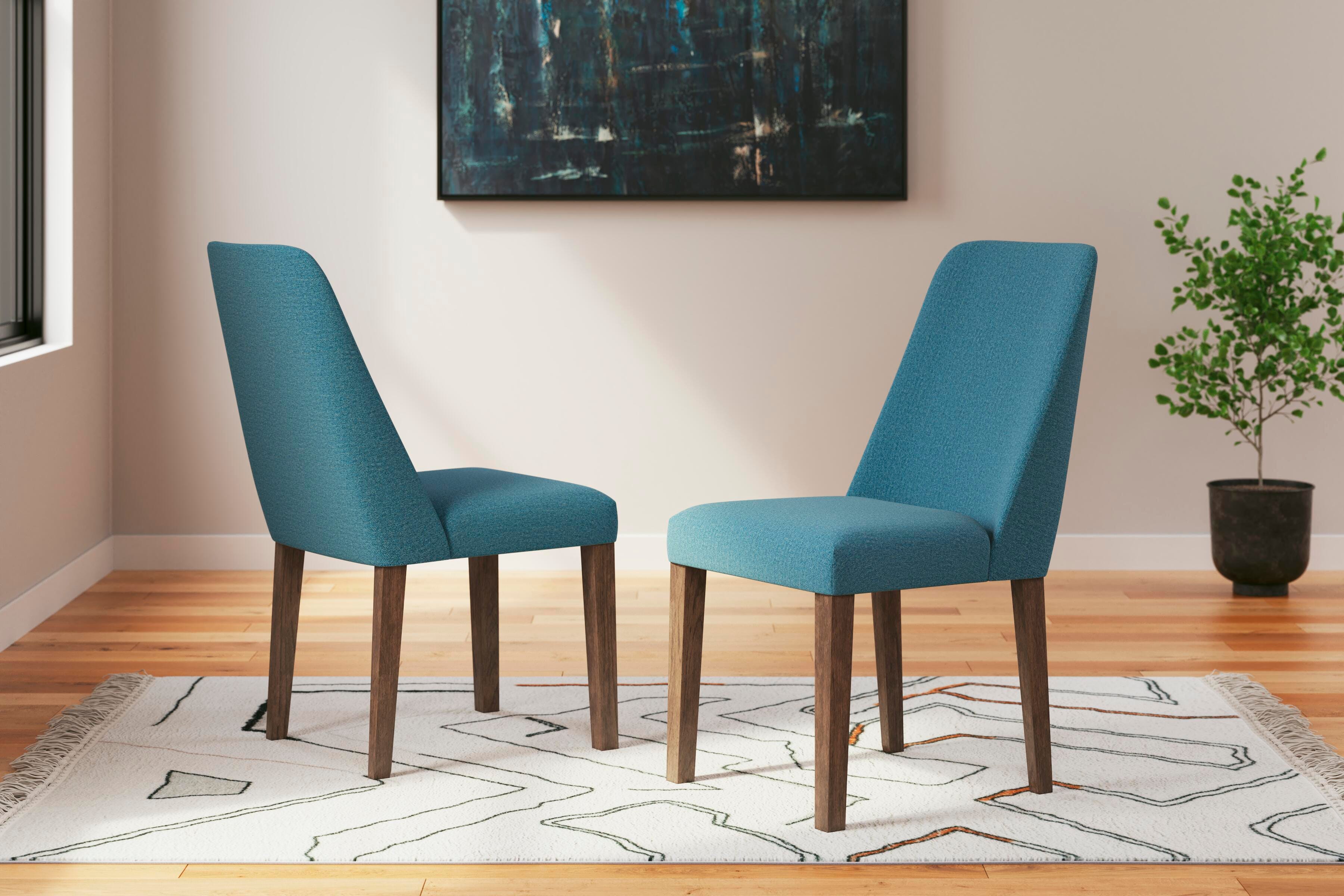 Lyncott Extension Dining Table and 6 Chairs