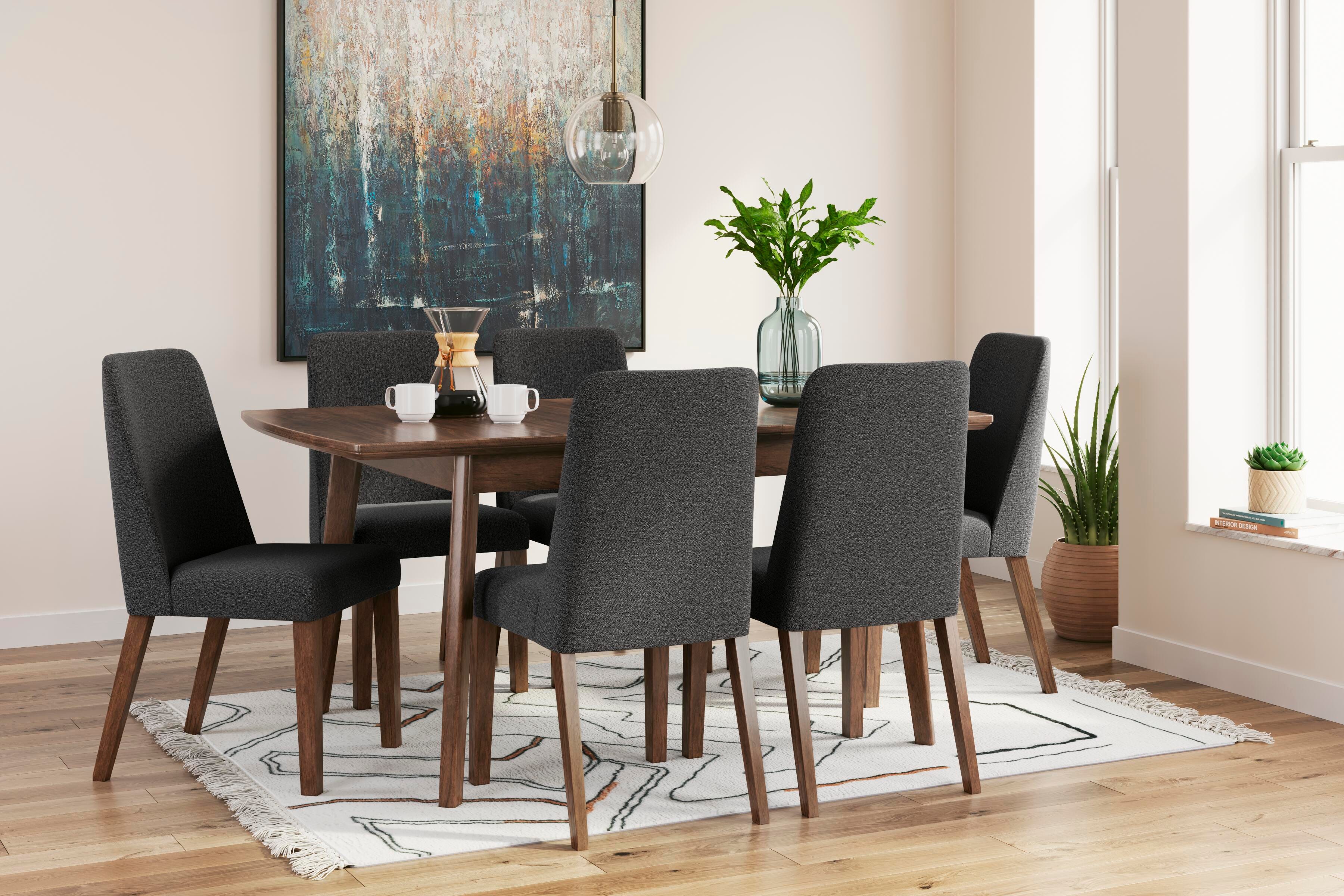 Lyncott Extension Dining Table and 6 Chairs