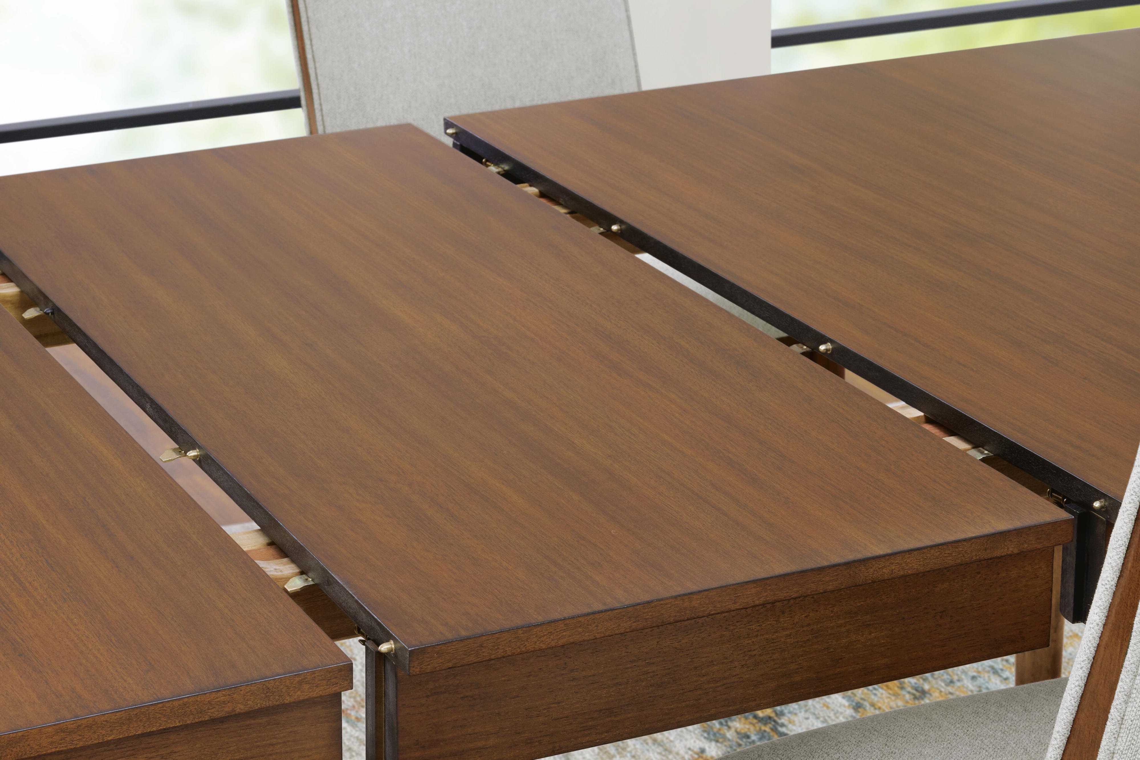 Lyncott Extension Dining Table and 6 Chairs