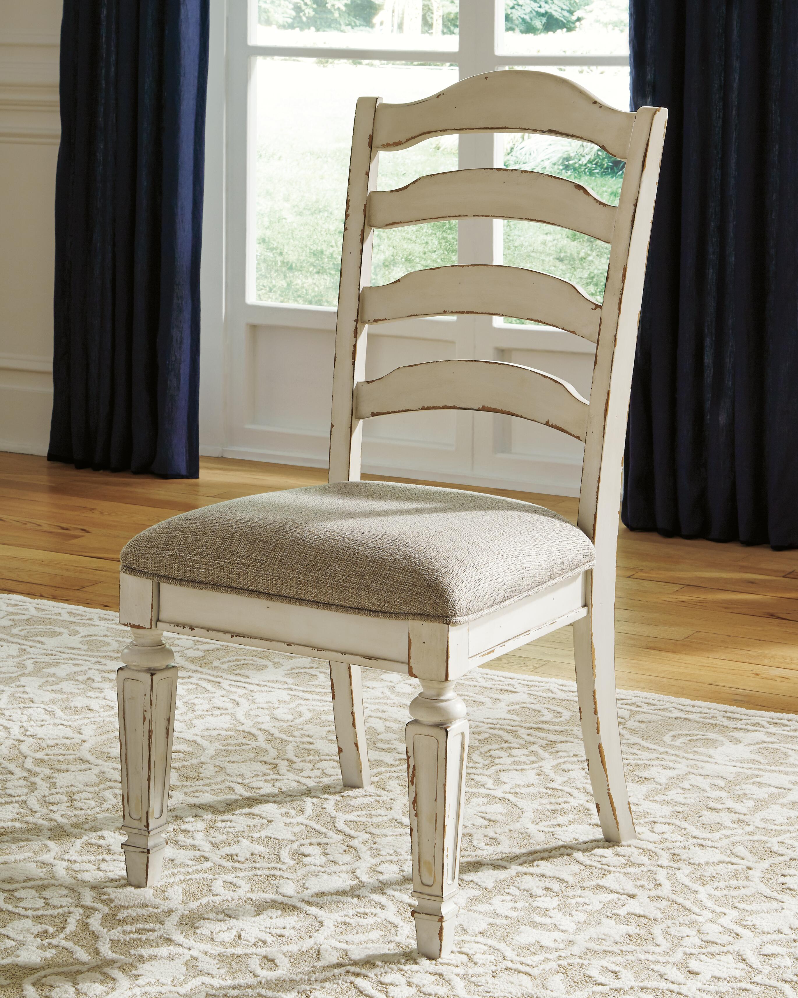 Realyn Extension Dining Table and 4 Chairs