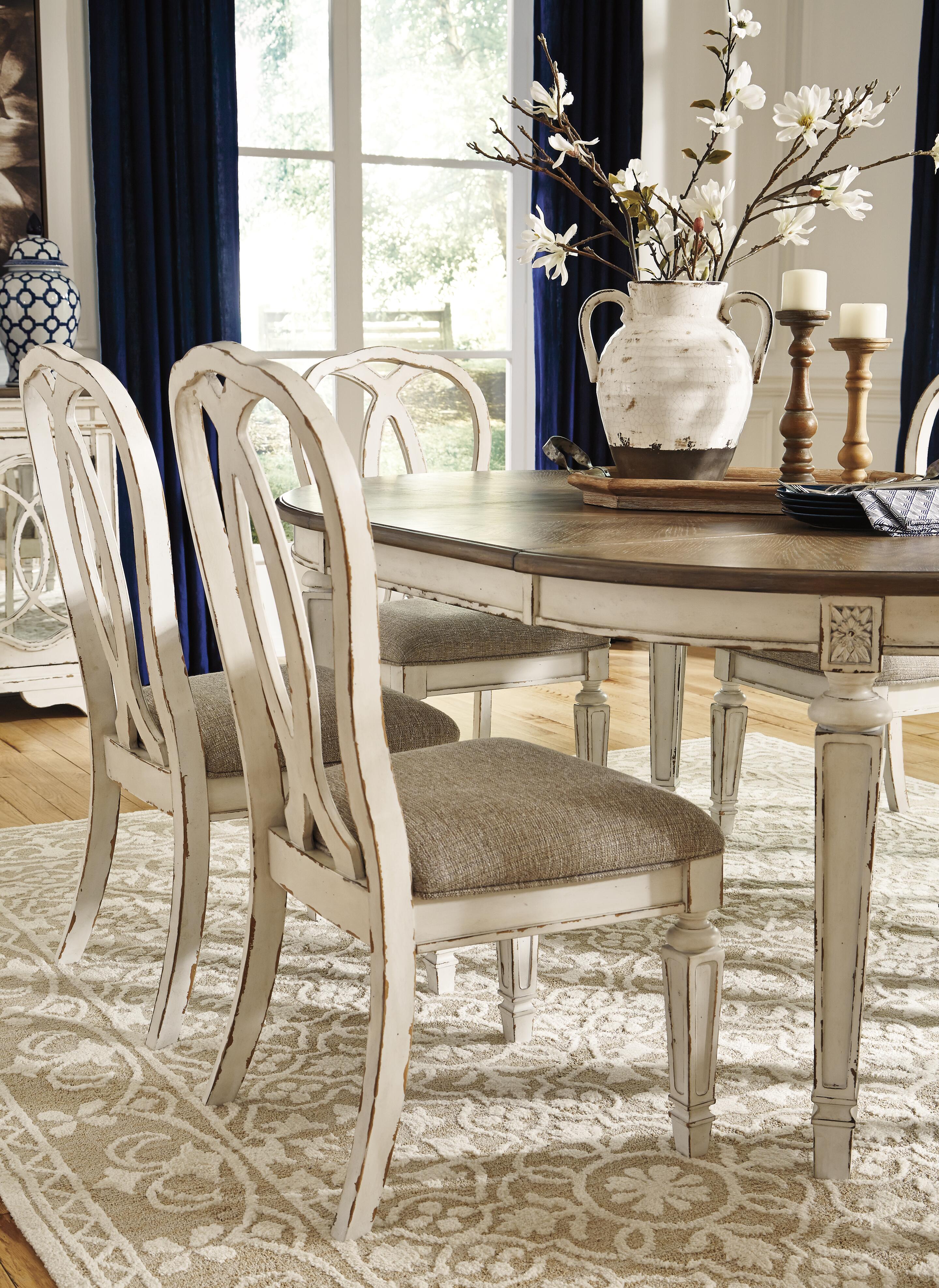 Realyn Dining Chair (Set of 2)