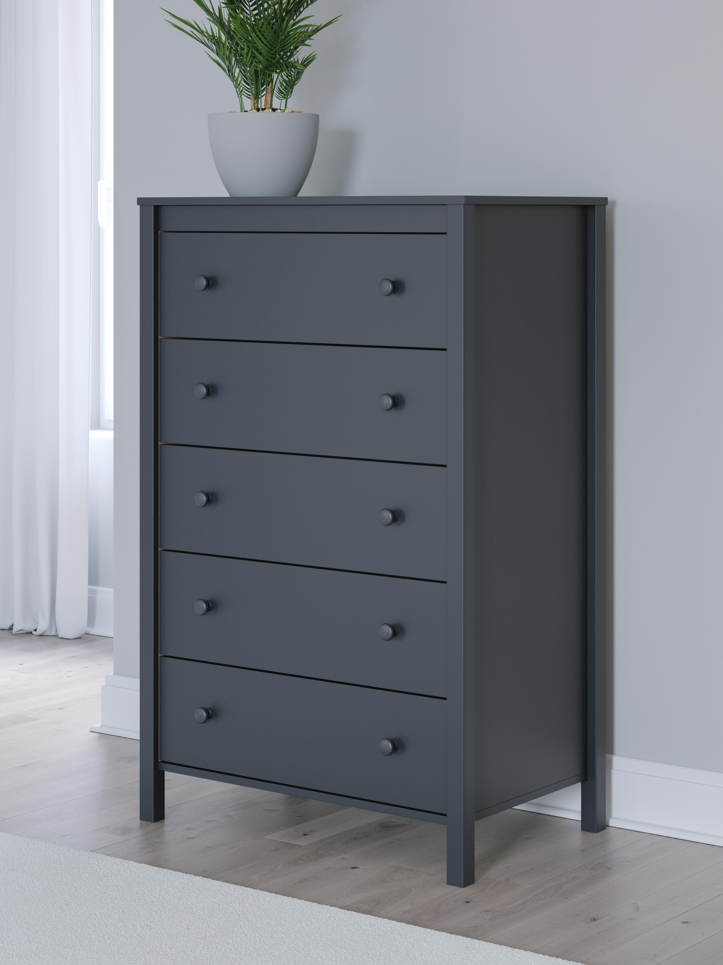 Simmenfort Platform Bed, Dresser and Chest