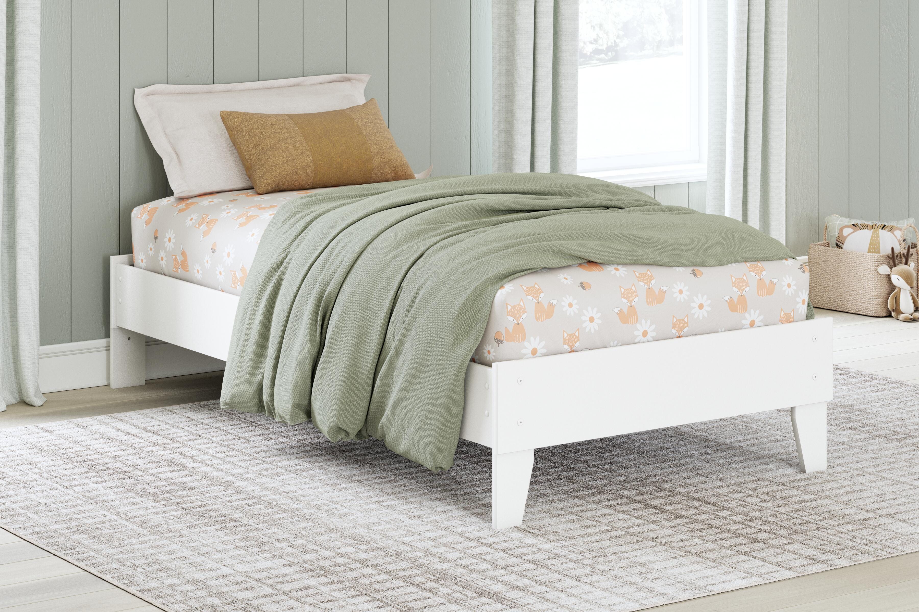 Hallityn Platform Bed