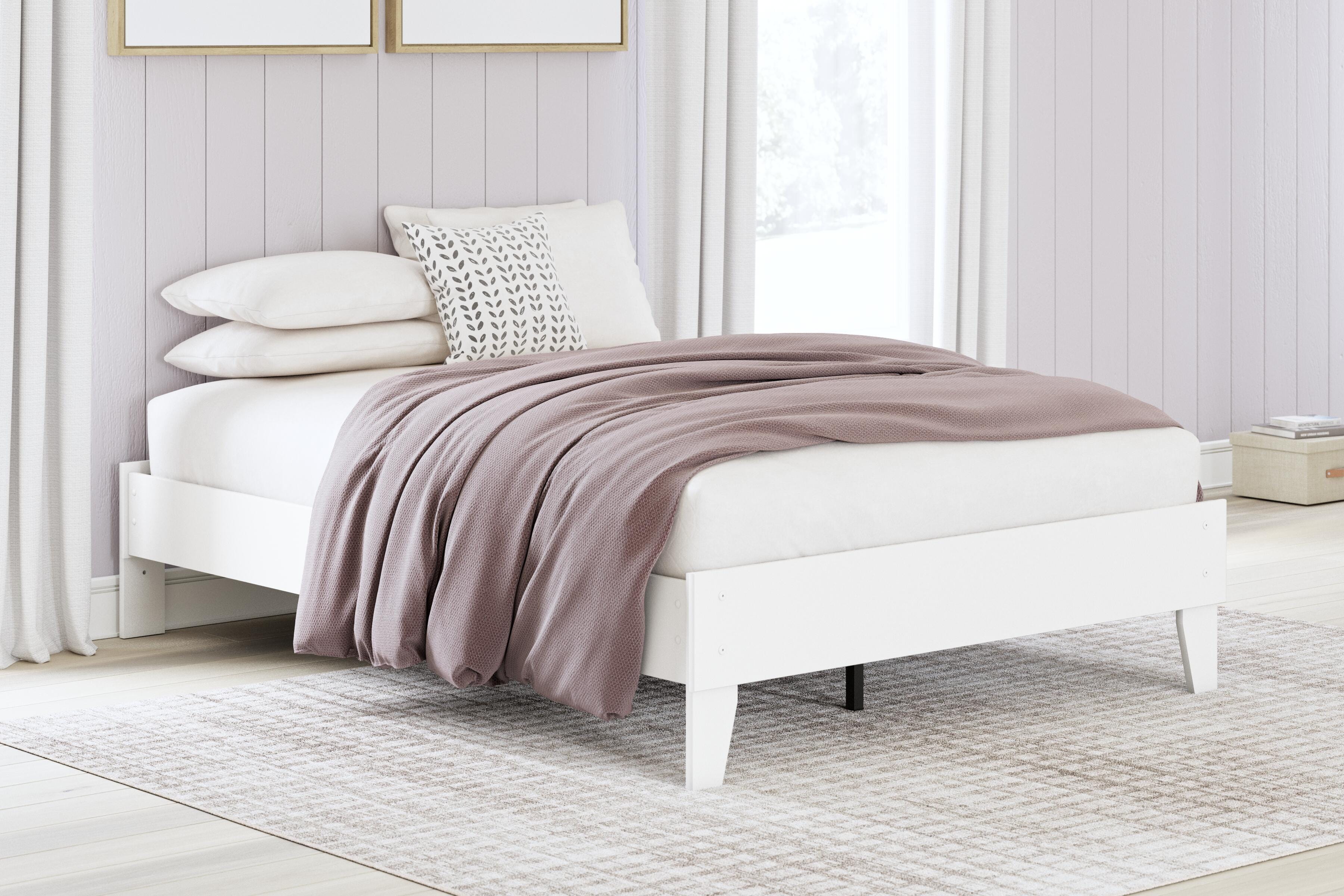 Hallityn Platform Bed, Dresser and Nightstand