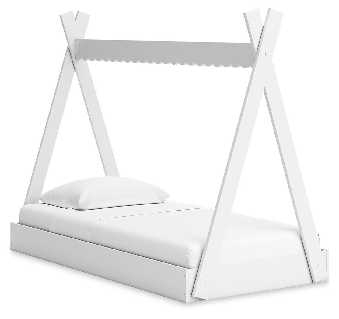 Hallityn Tent Bed, Dresser, Chest and 2 Nightstands