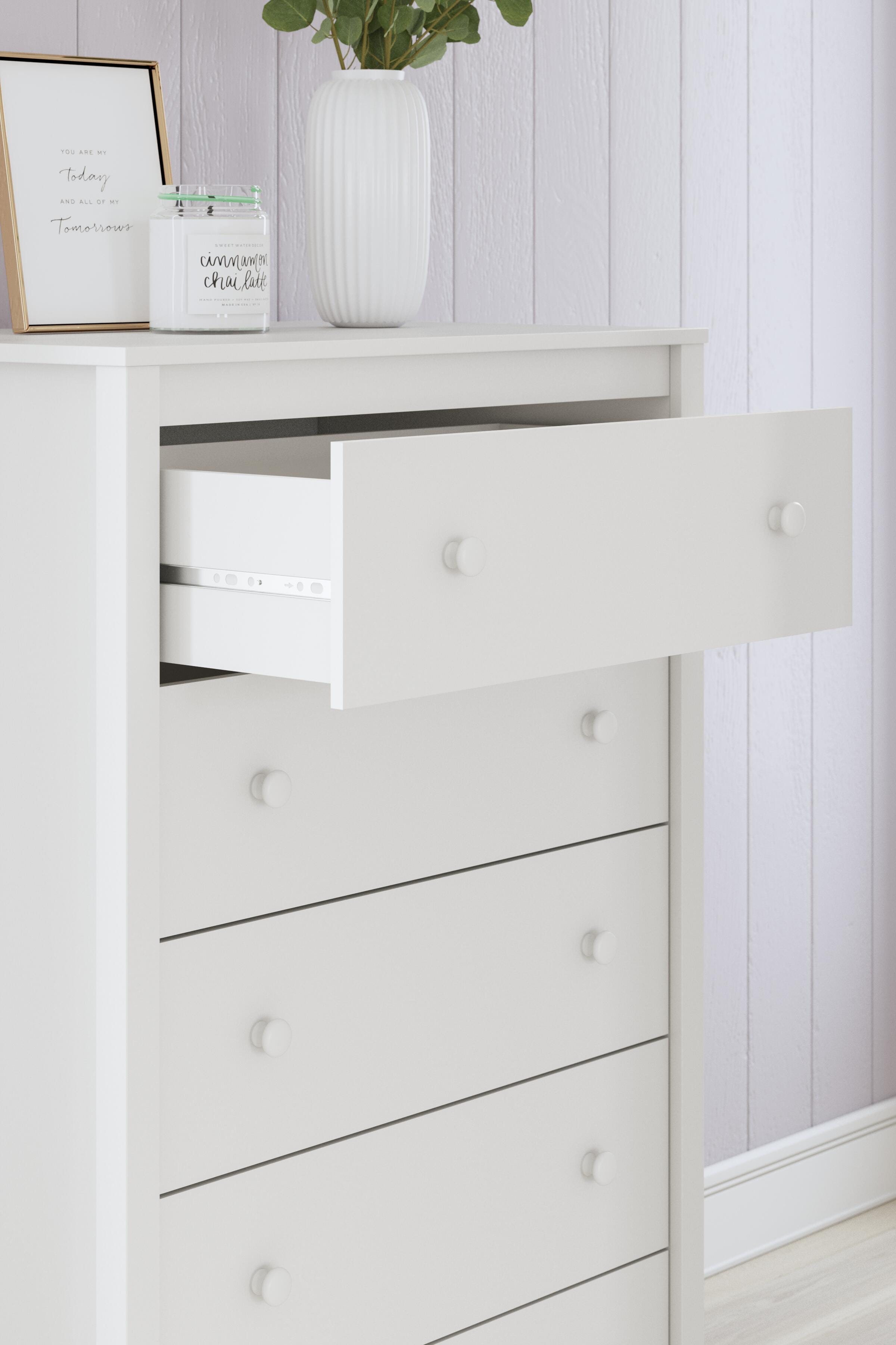 Hallityn Panel Platform Bed, Dresser and Chest