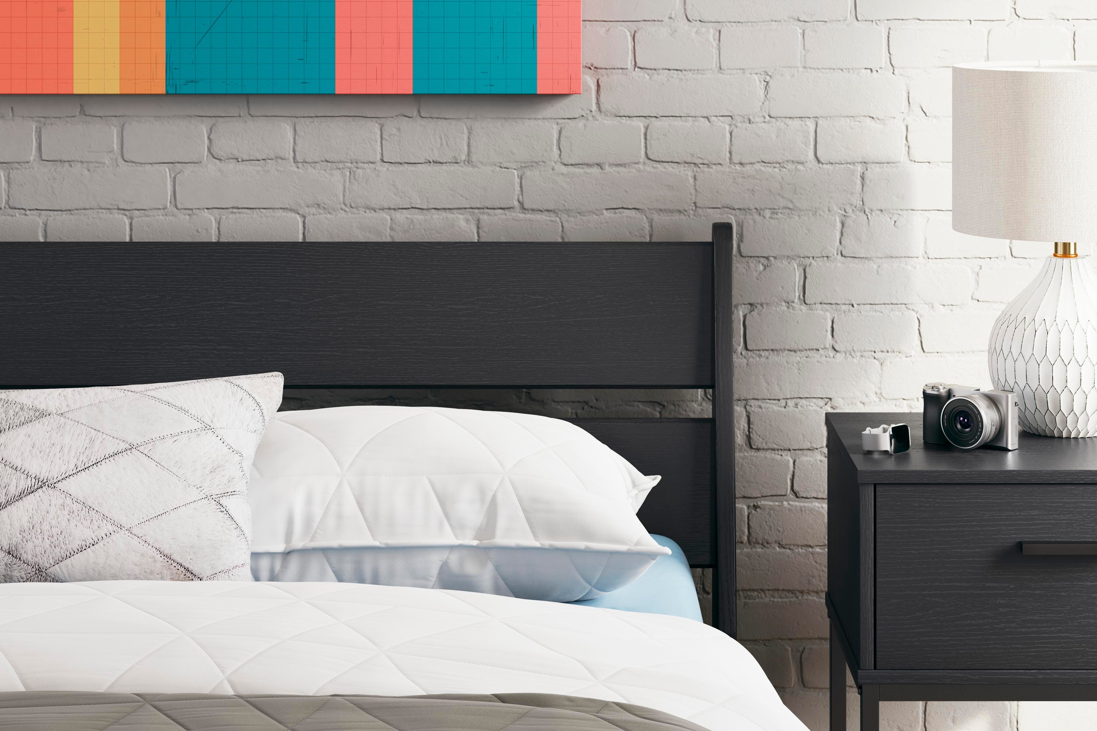 Socalle Panel Platform Bed, Dresser and 2 Nightstands