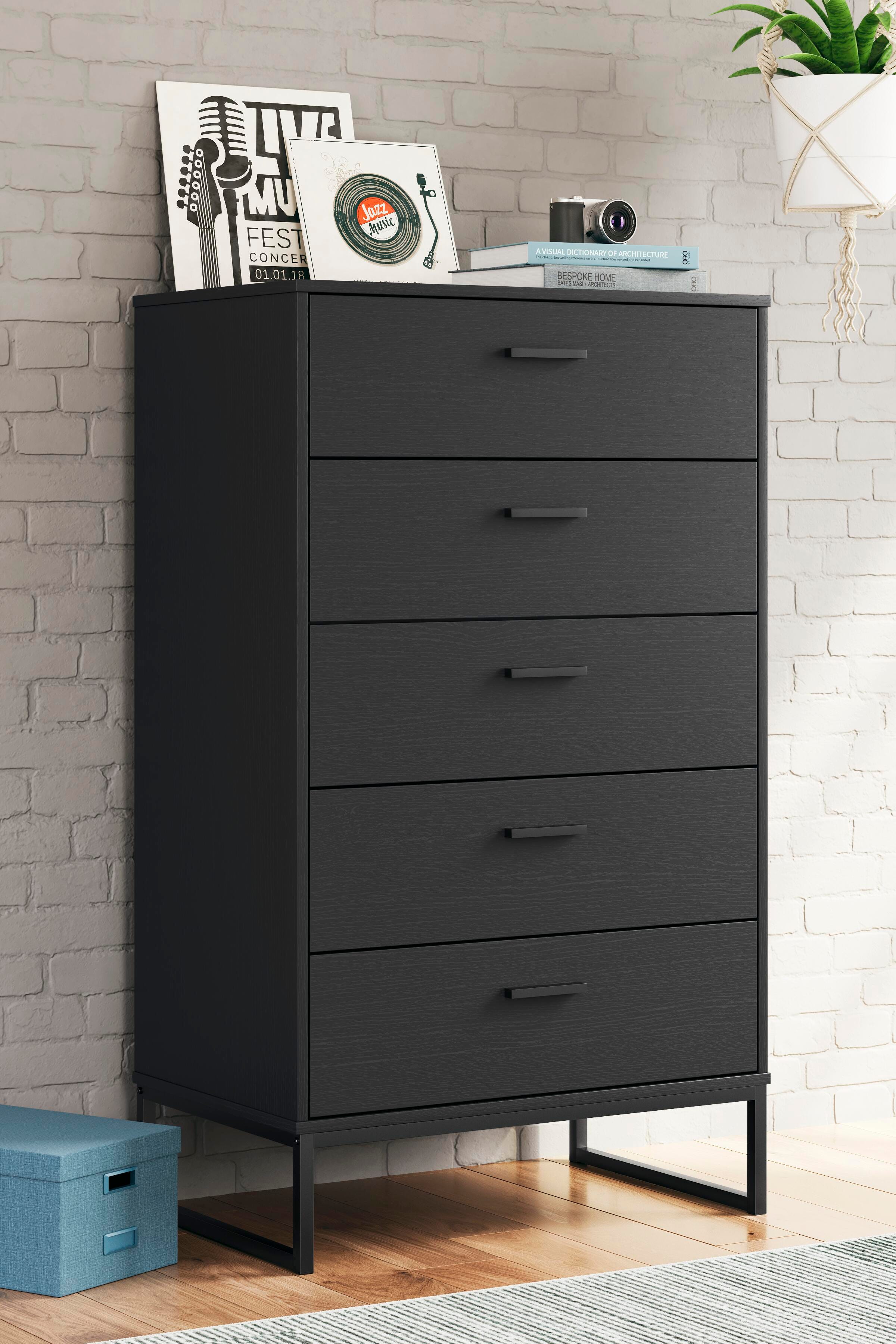 Socalle Panel Platform Bed, Dresser and Chest