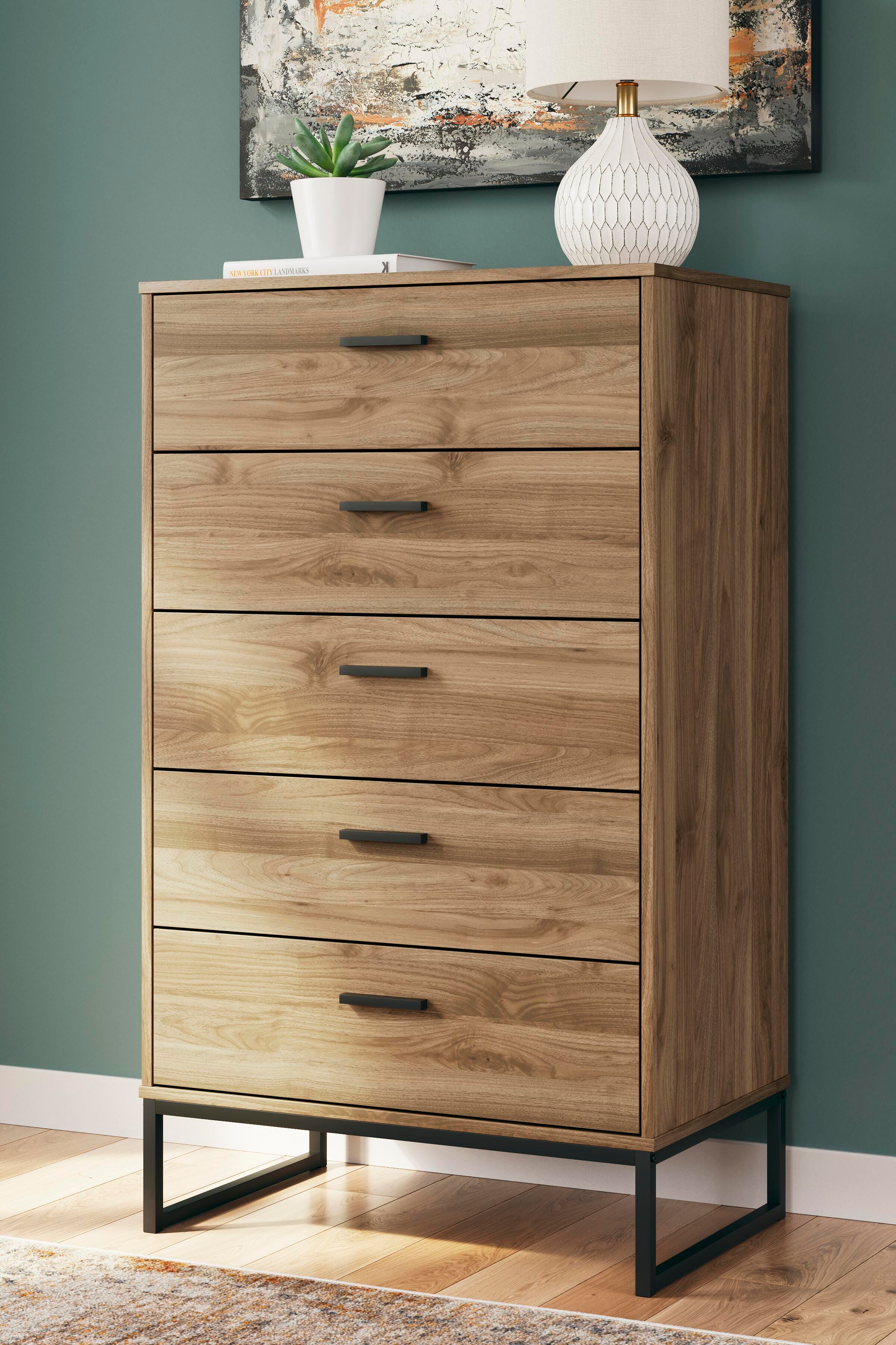 Deanlow Platform Bed, Dresser and Chest