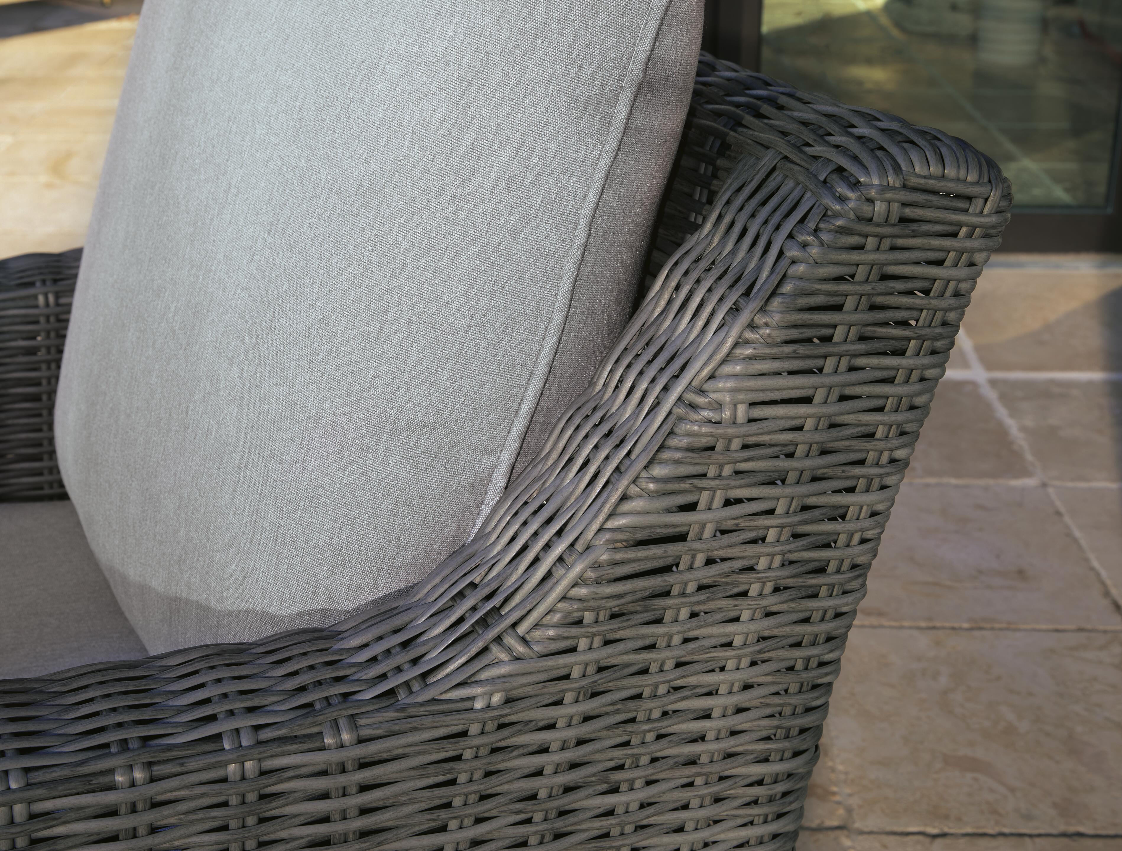 Elite Park Outdoor Swivel Lounge with Cushion
