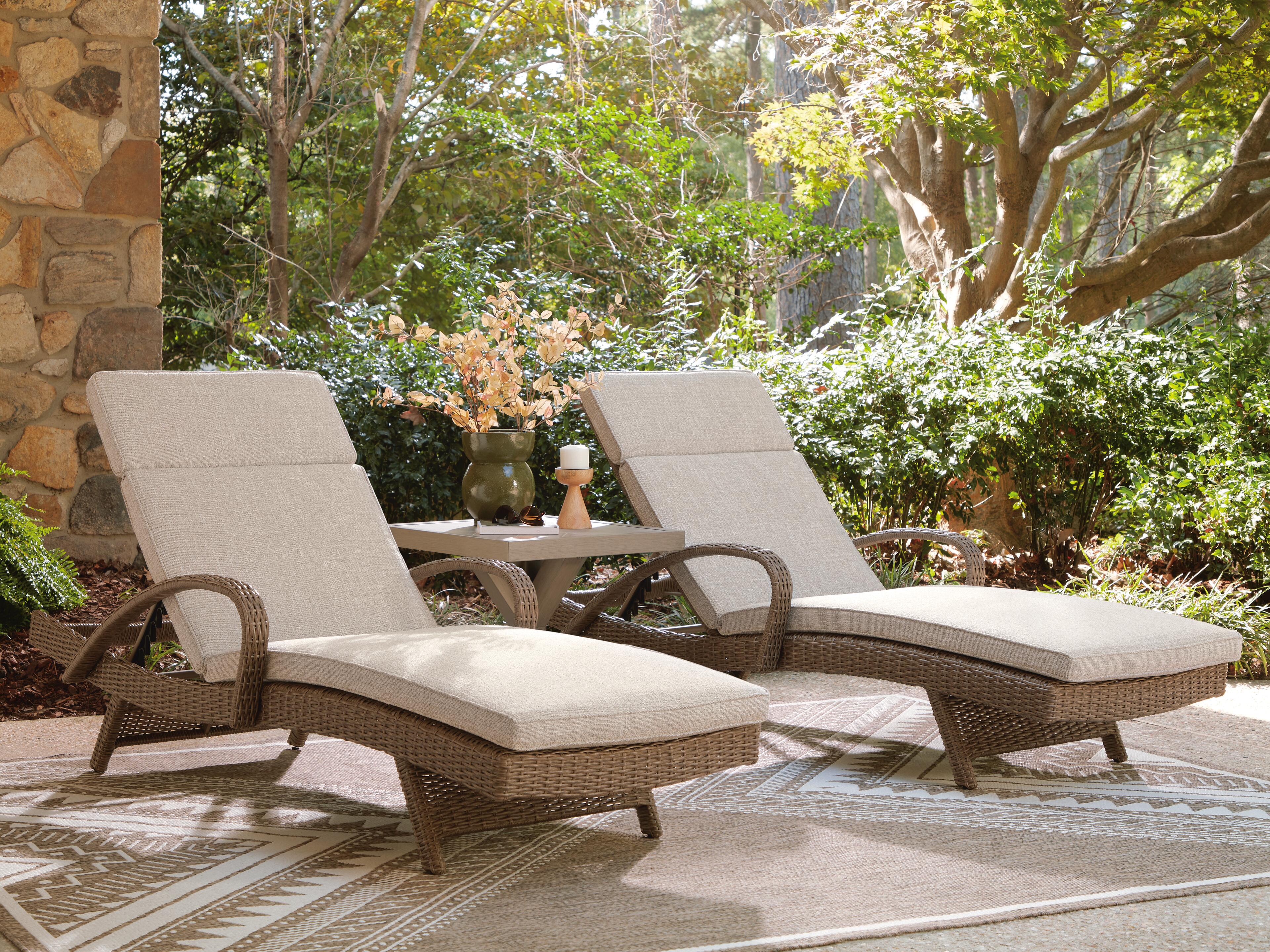 Laguna Heights 2 Outdoor Lounge Chairs with End Table