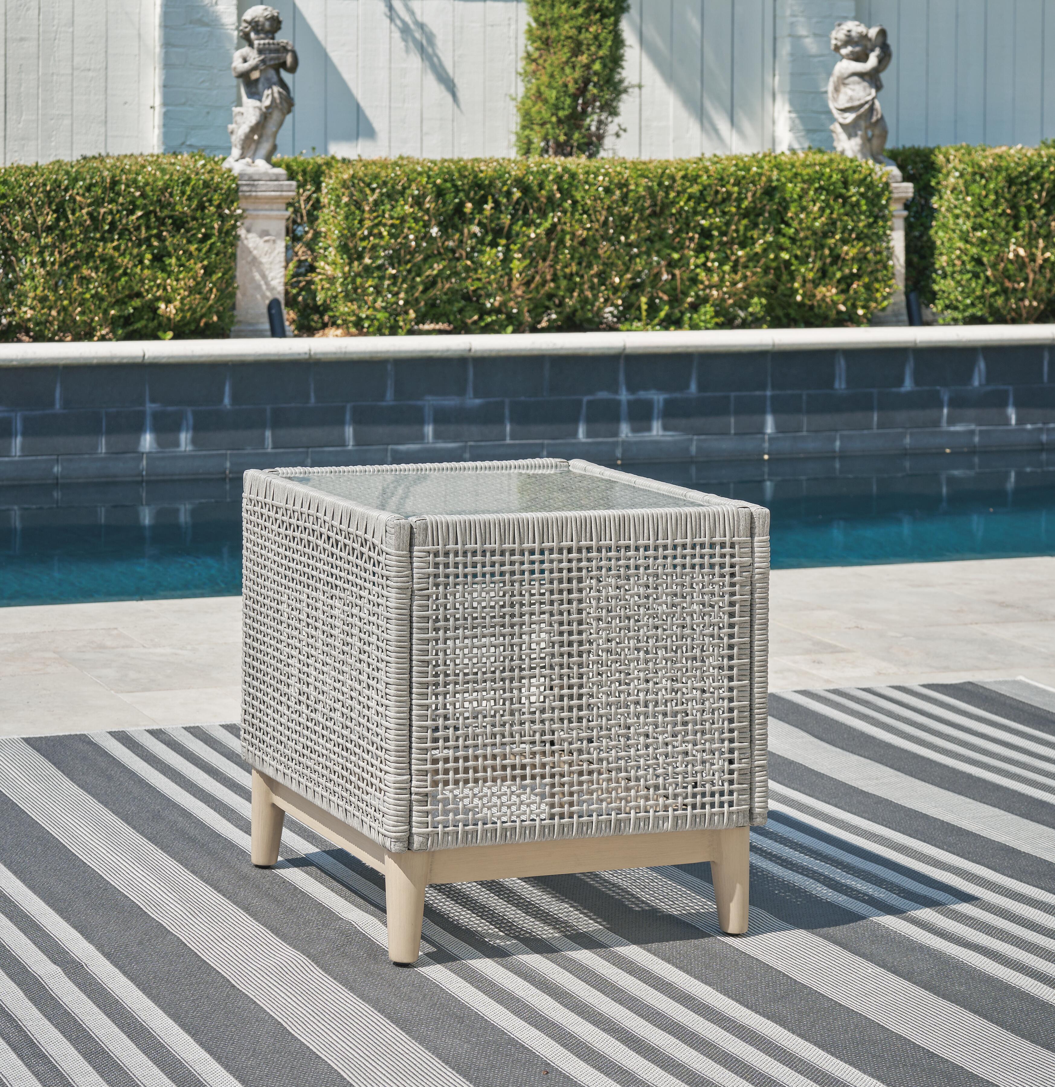 Seton Creek 2 Outdoor Lounge Chairs with End Table