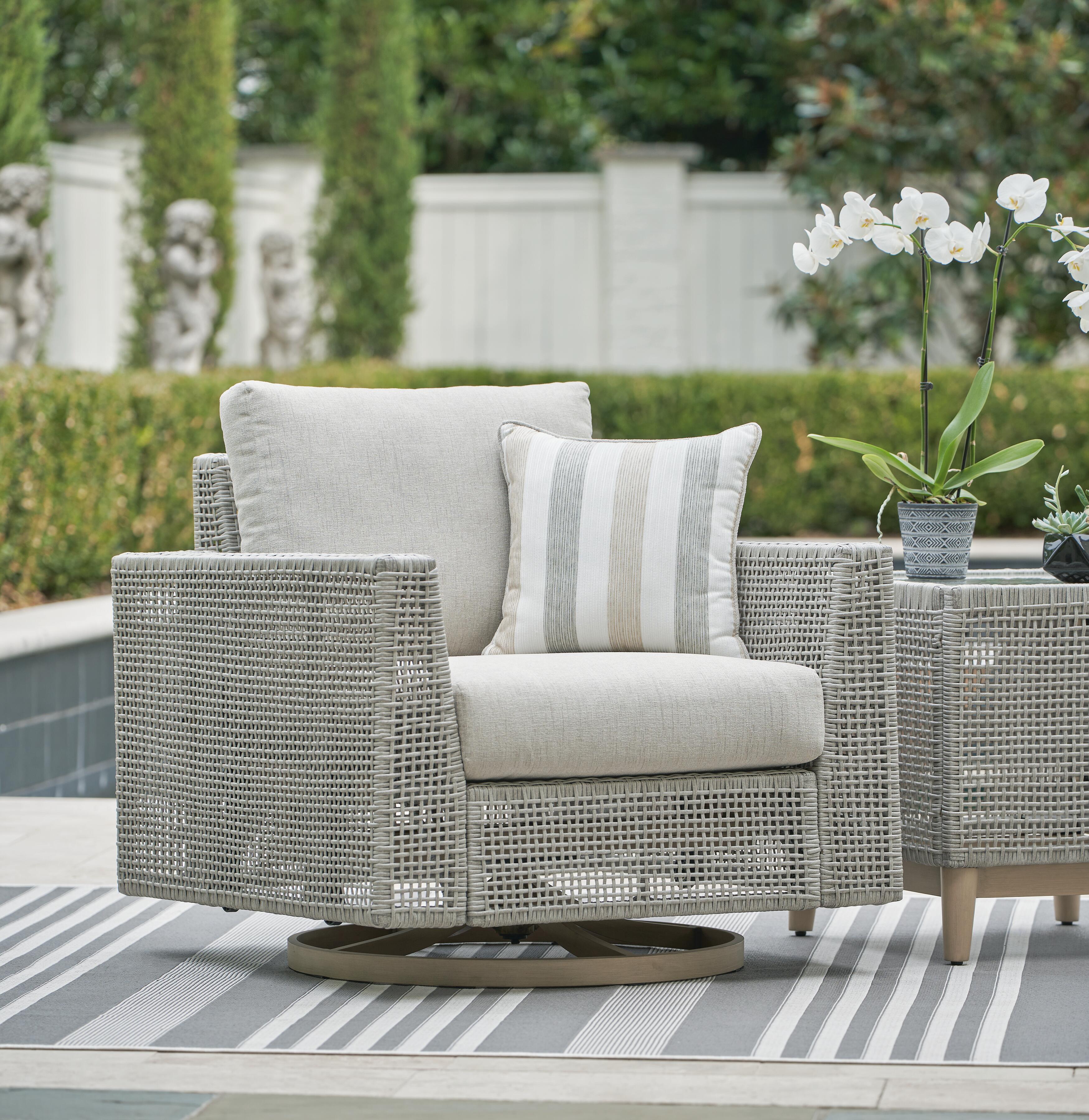 Seton Creek 2 Outdoor Lounge Chairs with End Table