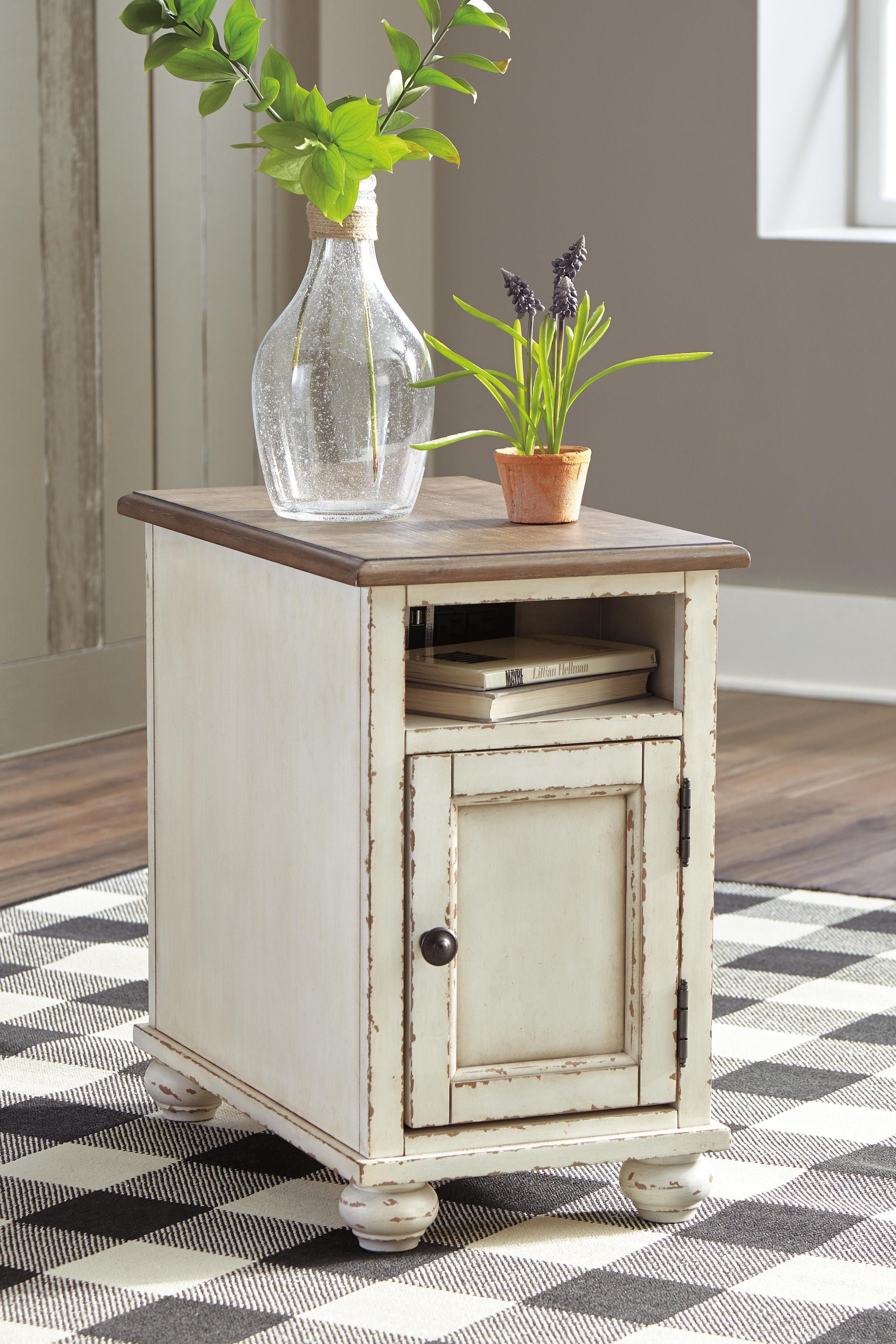 Realyn 2 End Tables with USB Charging