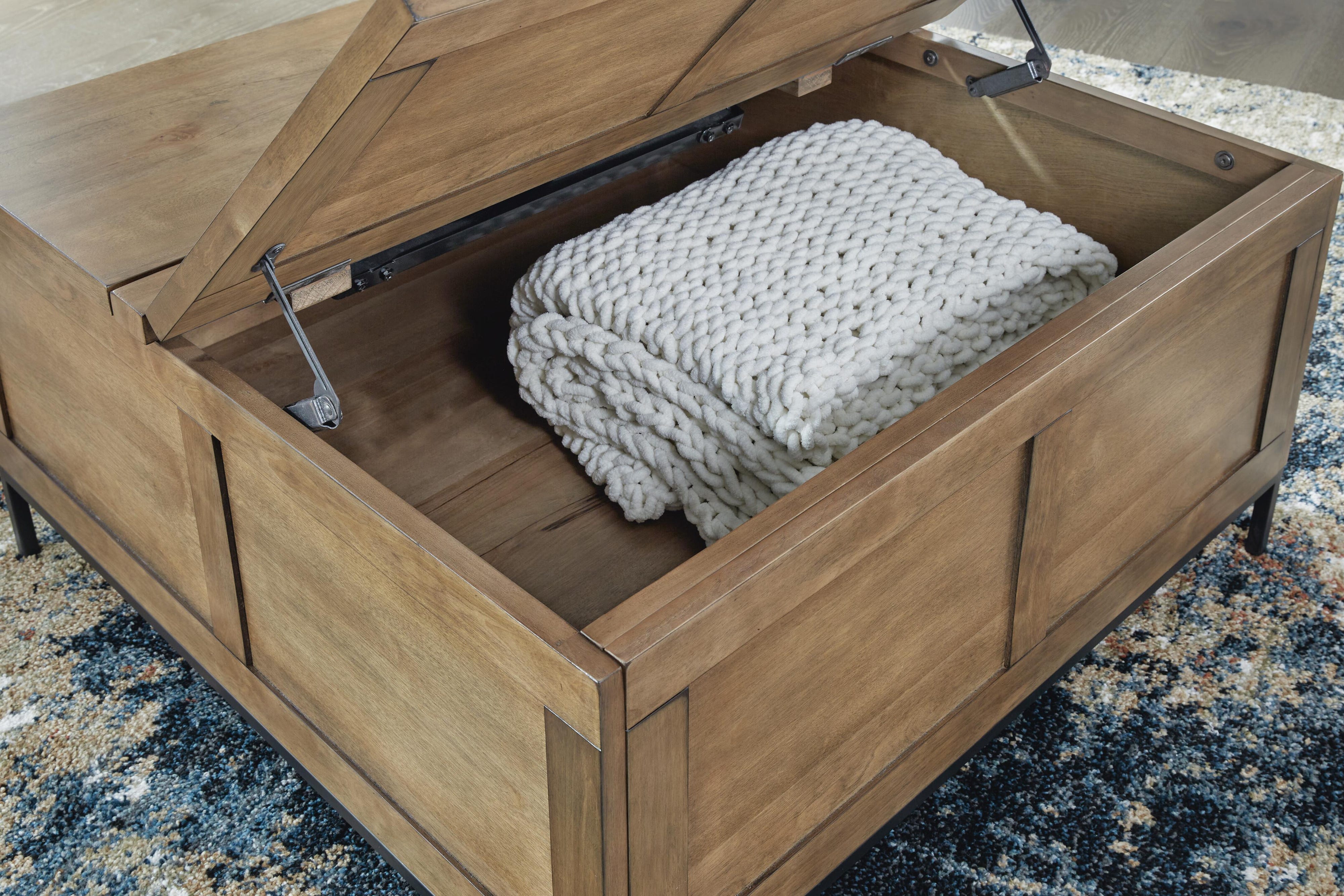 Torlanta Lift-Top Coffee Table