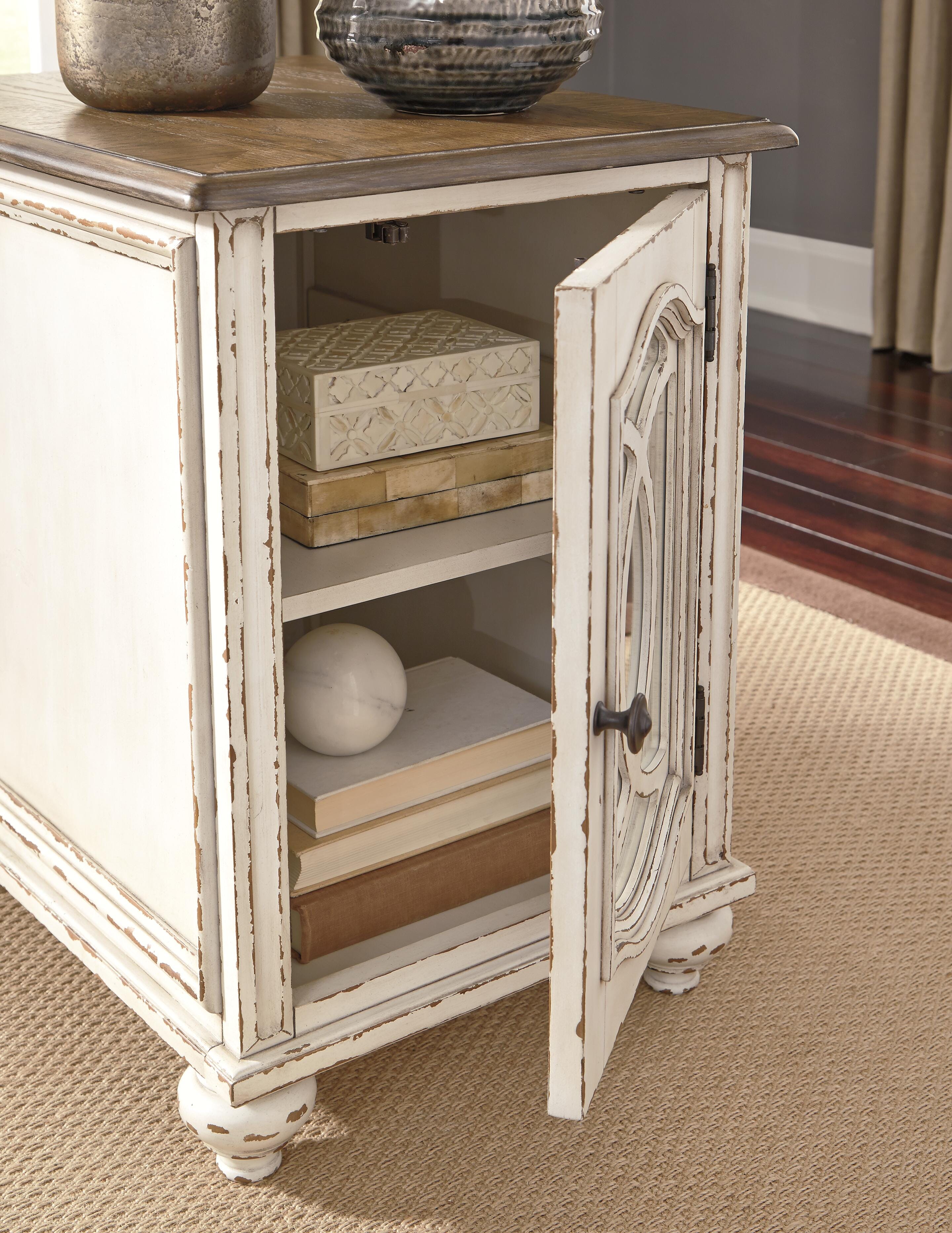 Realyn Chairside End Table